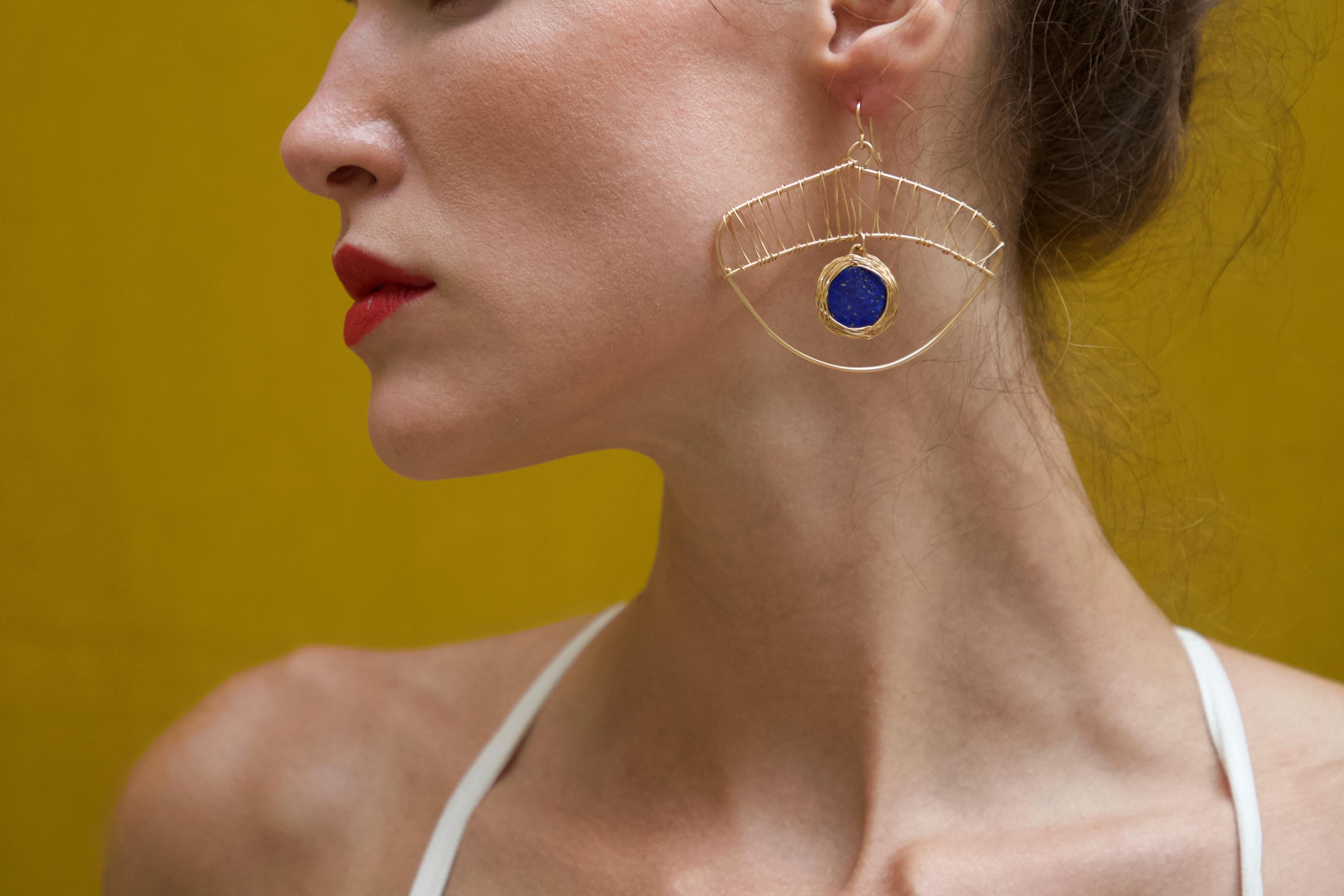 Boucles d'oreilles uniques en leur genre en lapis-lazuli, pierre bleue style oeil  par l'artiste en vente 8
