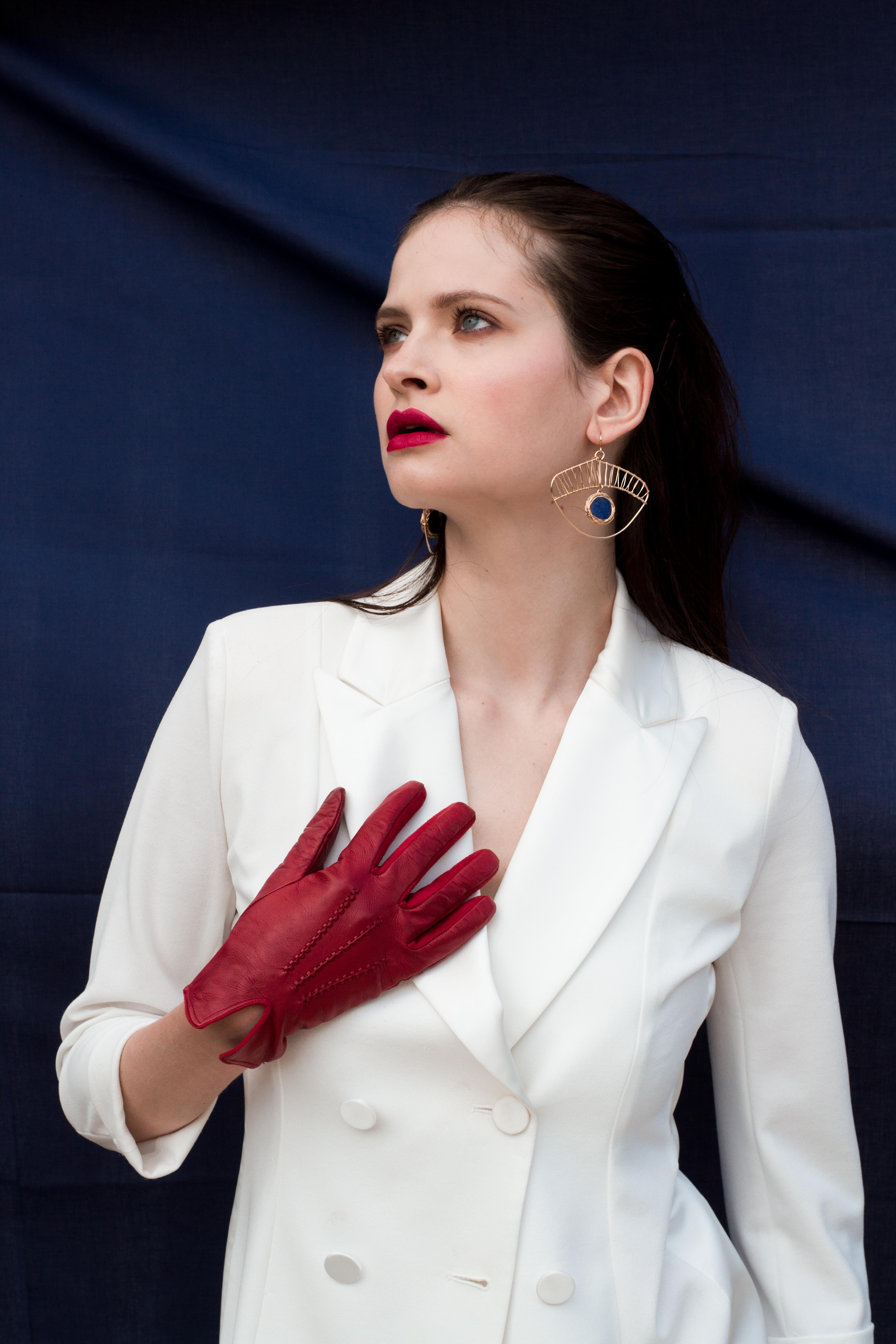 Boo'... ... une paire de boucles d'oreilles merveilleuse, amusante et exclusive dans l'un des objets préférés de Sheila Westera ! Les yeux ! Accrocheuses et pendantes, elles font partie de sa série de boucles d'oreilles uniques et sont fabriquées et