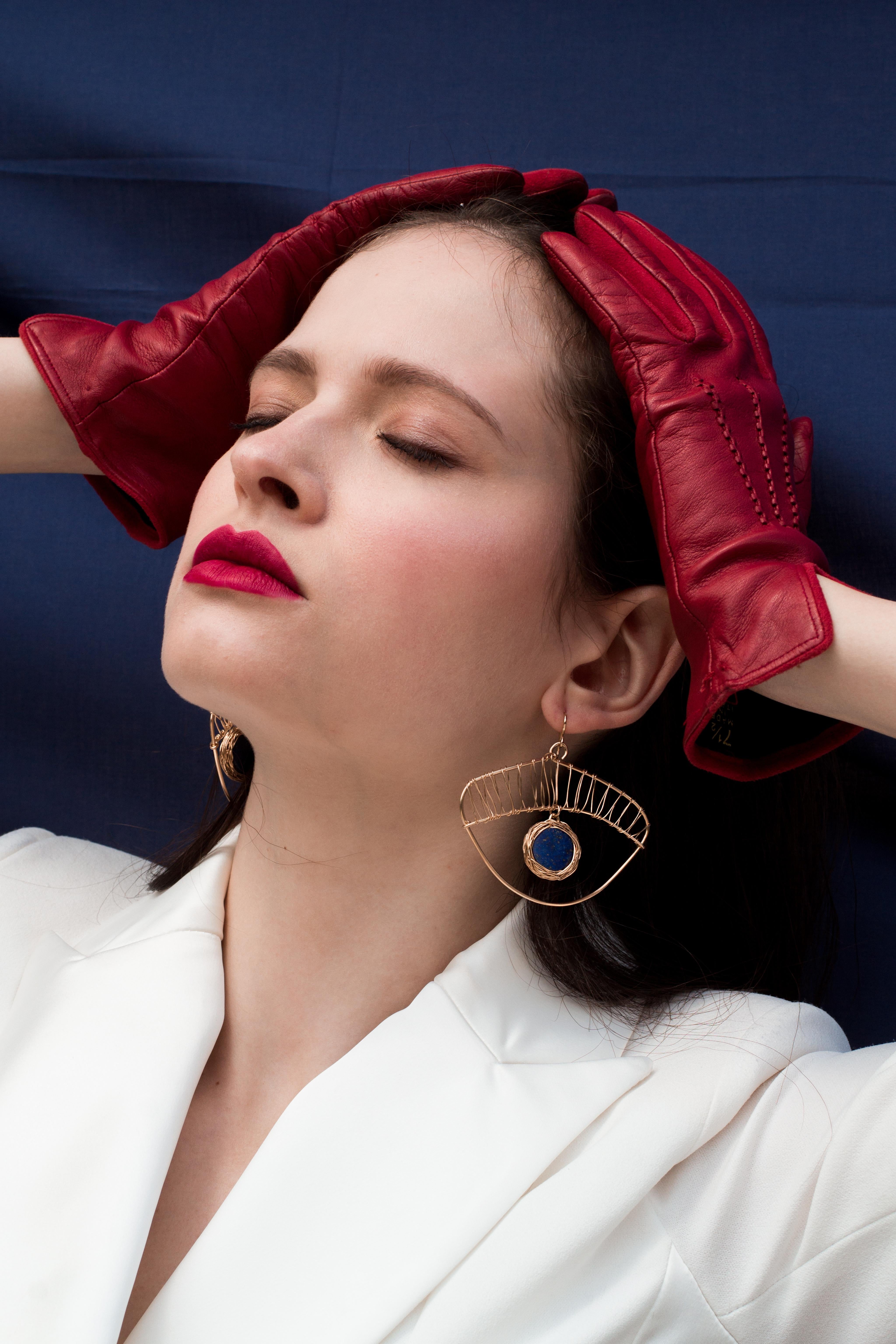 Boucles d'oreilles uniques en leur genre en lapis-lazuli, pierre bleue style oeil  par l'artiste en vente 2