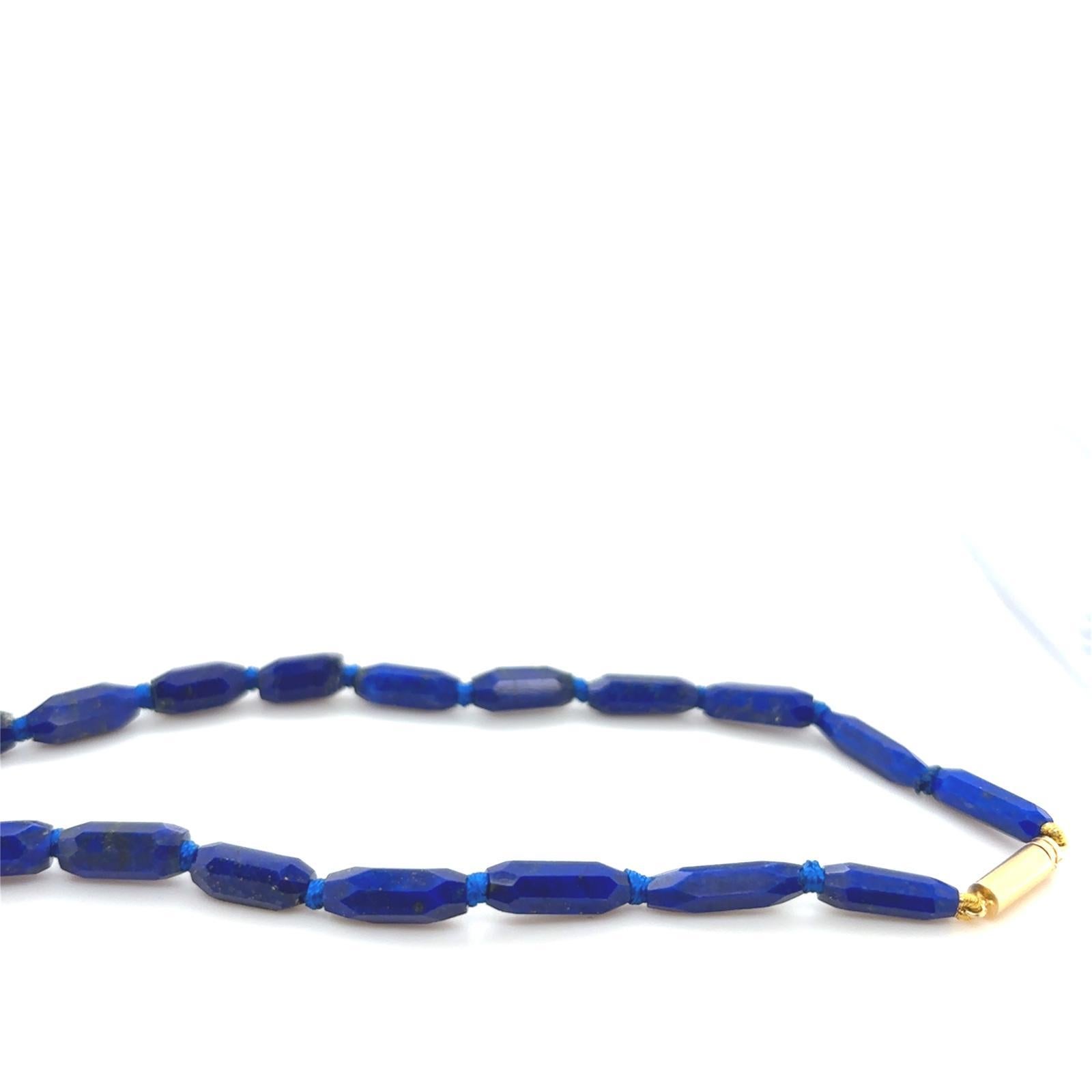Collier à perles facettées en or jaune 18 carats et lapis-lazuli Bon état - En vente à London, GB