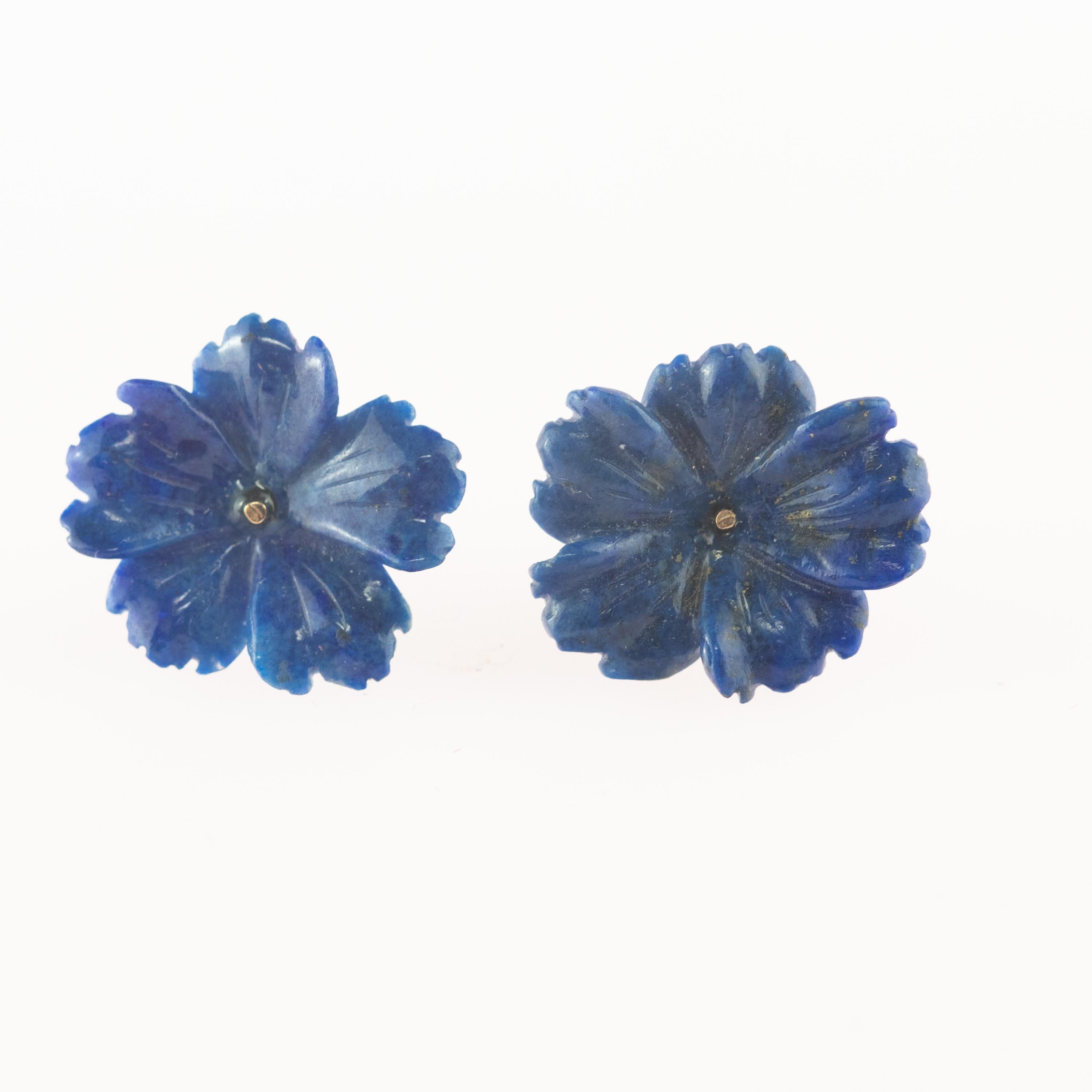 Splendid lapis lazuli earrings, inspired by the beauties of the Natural World. A floreal design for wonderful precious stones carvings.

Beautiful and delicate design that evokes the roots of beauty that are gradually woven to achieve a harmonious