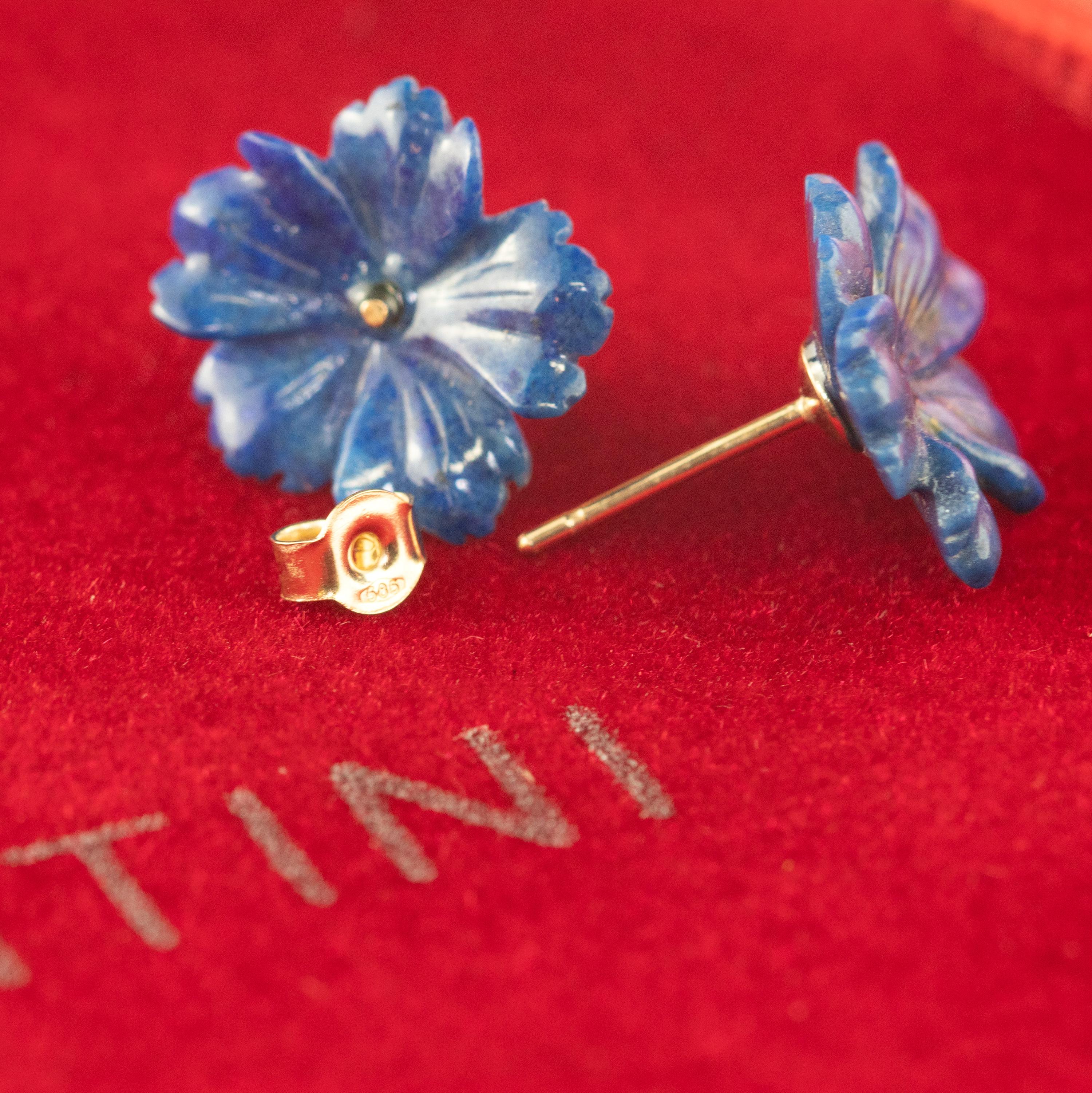 Mixed Cut Lapis Lazuli Flower Handmade 18 Karat Gold Italian Carved Stud Blue Earrings