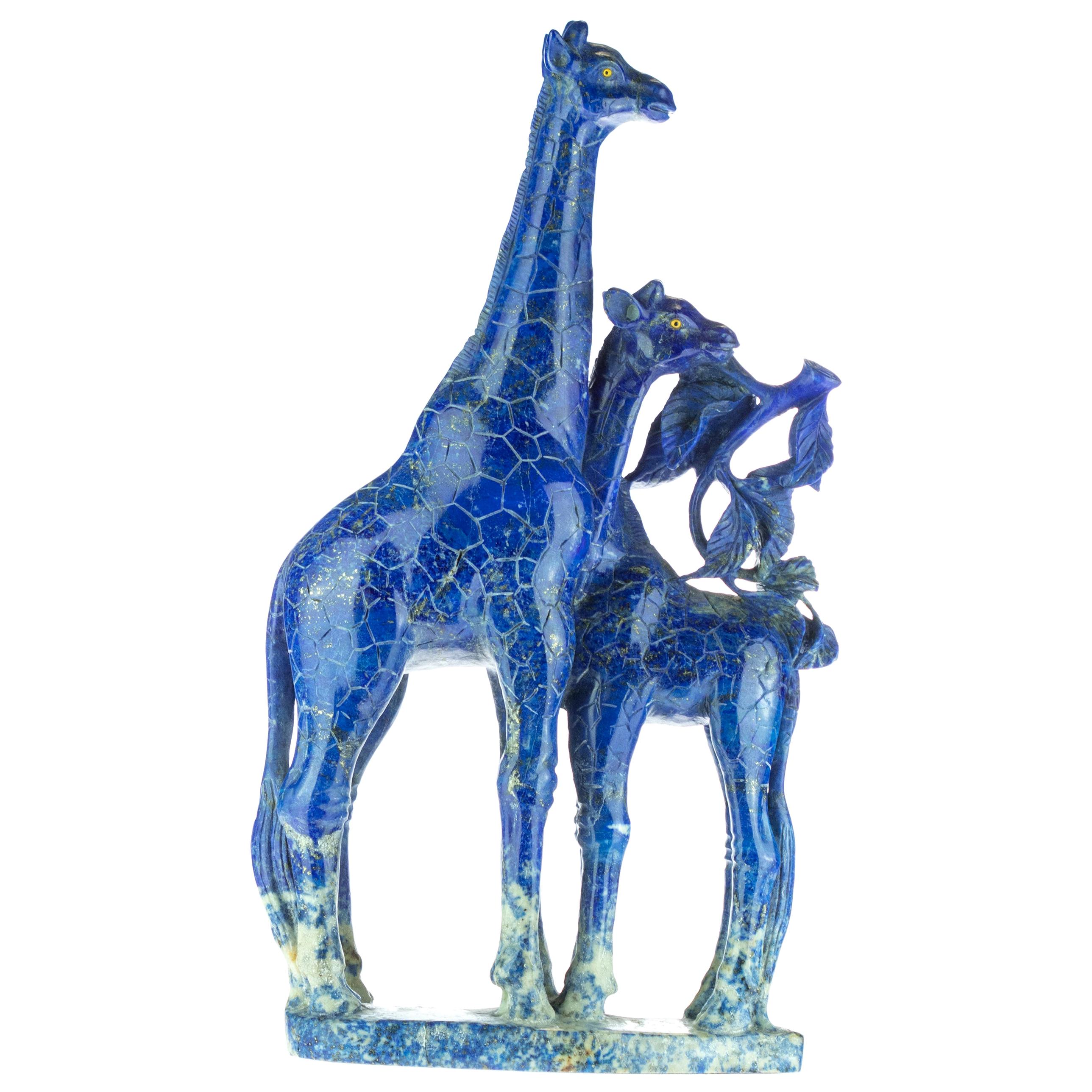 Geschnitzte asiatische Kunsthandwerkliche Tierstatue-Skulptur aus Lapislazuli, Giraffenfamilie im Angebot