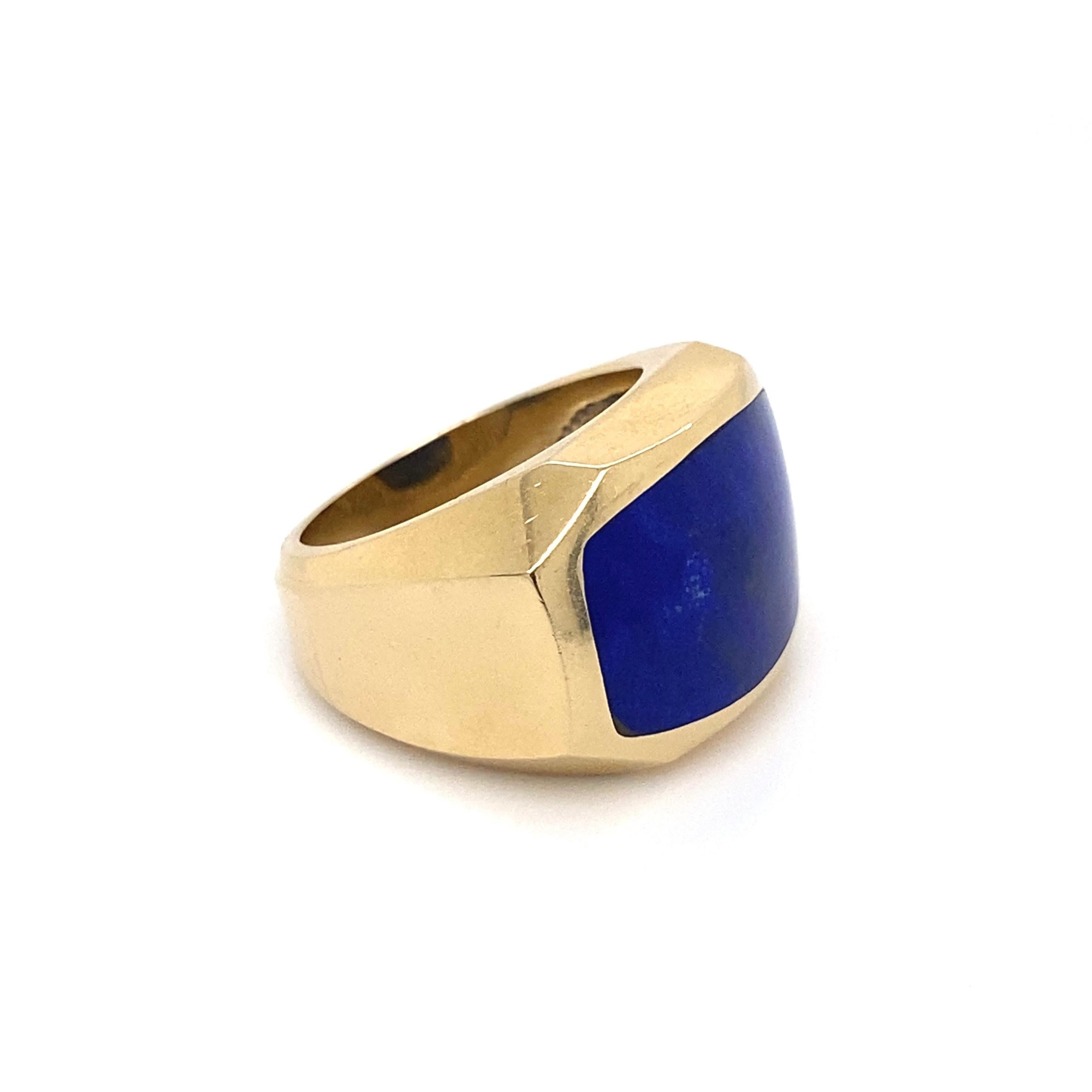 Handsome High Quality Men’s Angular Gold Ring, securely set with a Natural Lapis Lazuli, hand crafted in 14 Karat yellow Gold. Ring size 7.5, ring sizing available. Dimensions 0.90”w x 0.63”h x 0.98”d. Marked: 585 KW 144966. In excellent condition,