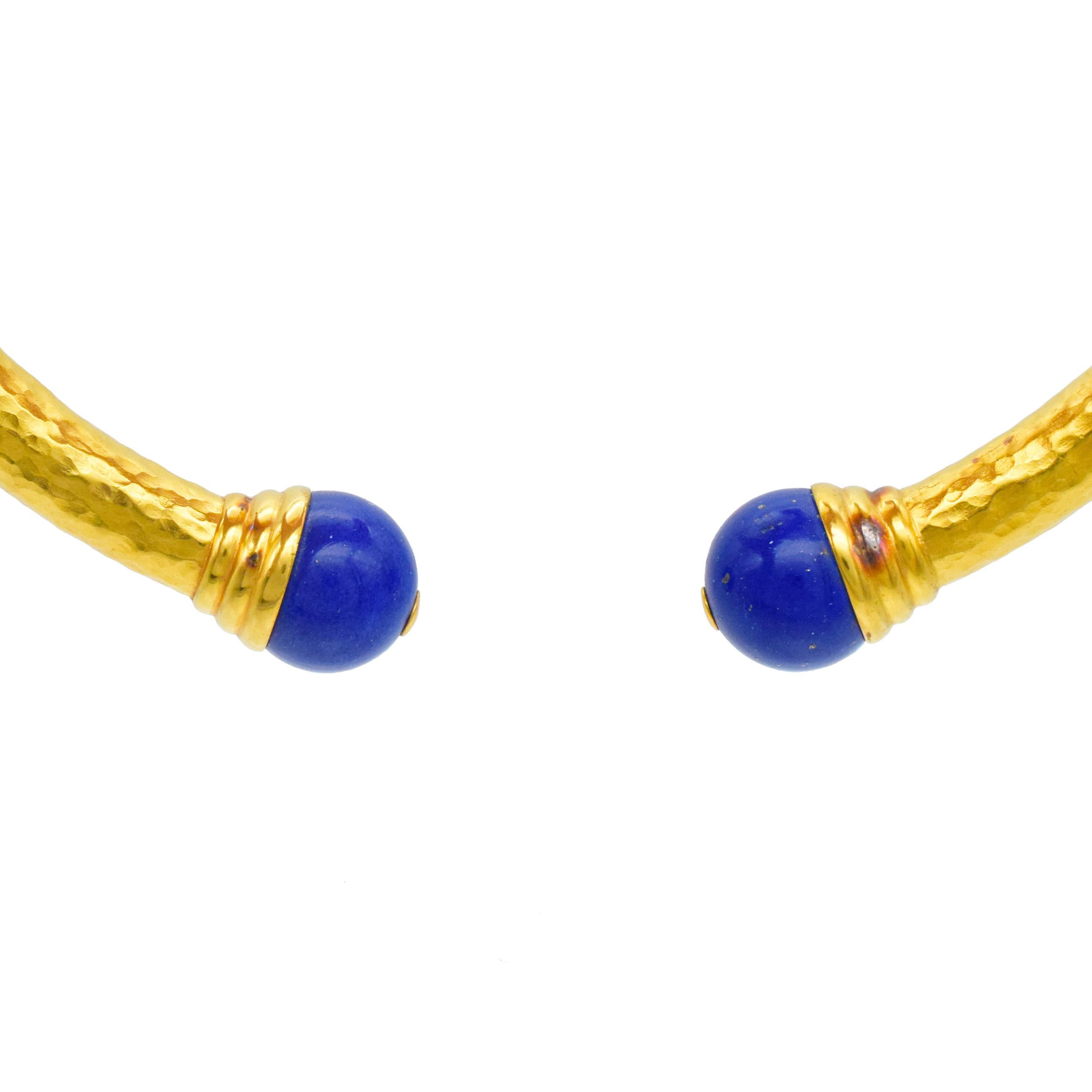 Lapis Lazuli   Collier et boucles d'oreilles en or martelé.  Or 22k Unisexe en vente