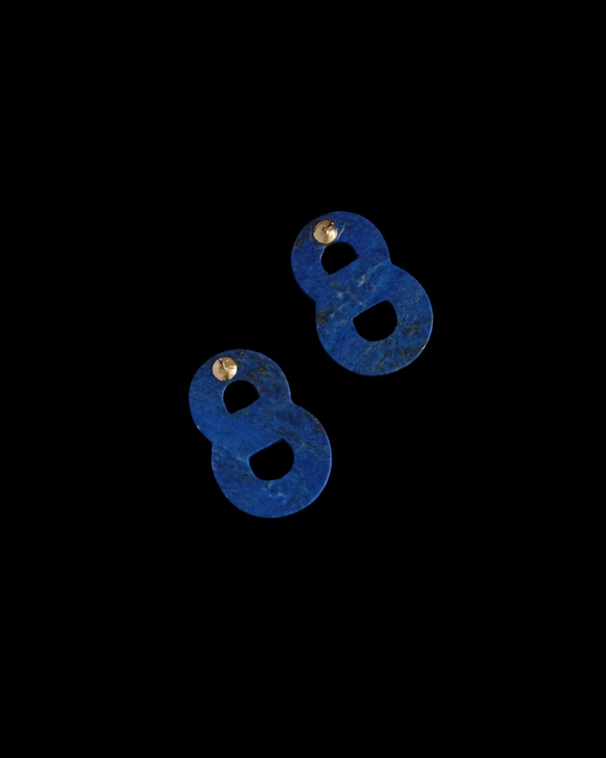 Boucles d'oreilles en Lapis Lazuli sculptées à la main Non signées  en vente 1