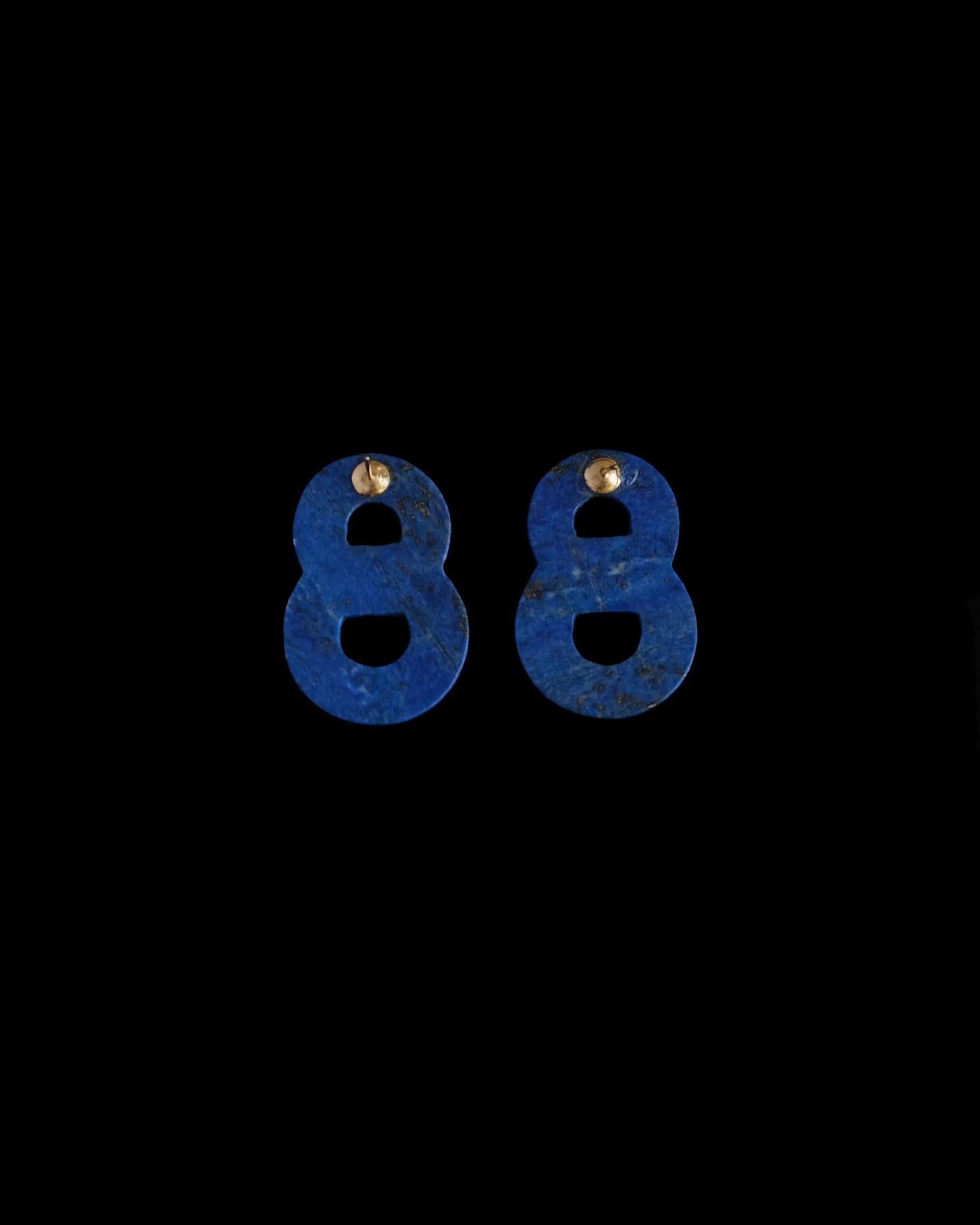 Boucles d'oreilles en Lapis Lazuli sculptées à la main Non signées  en vente 2