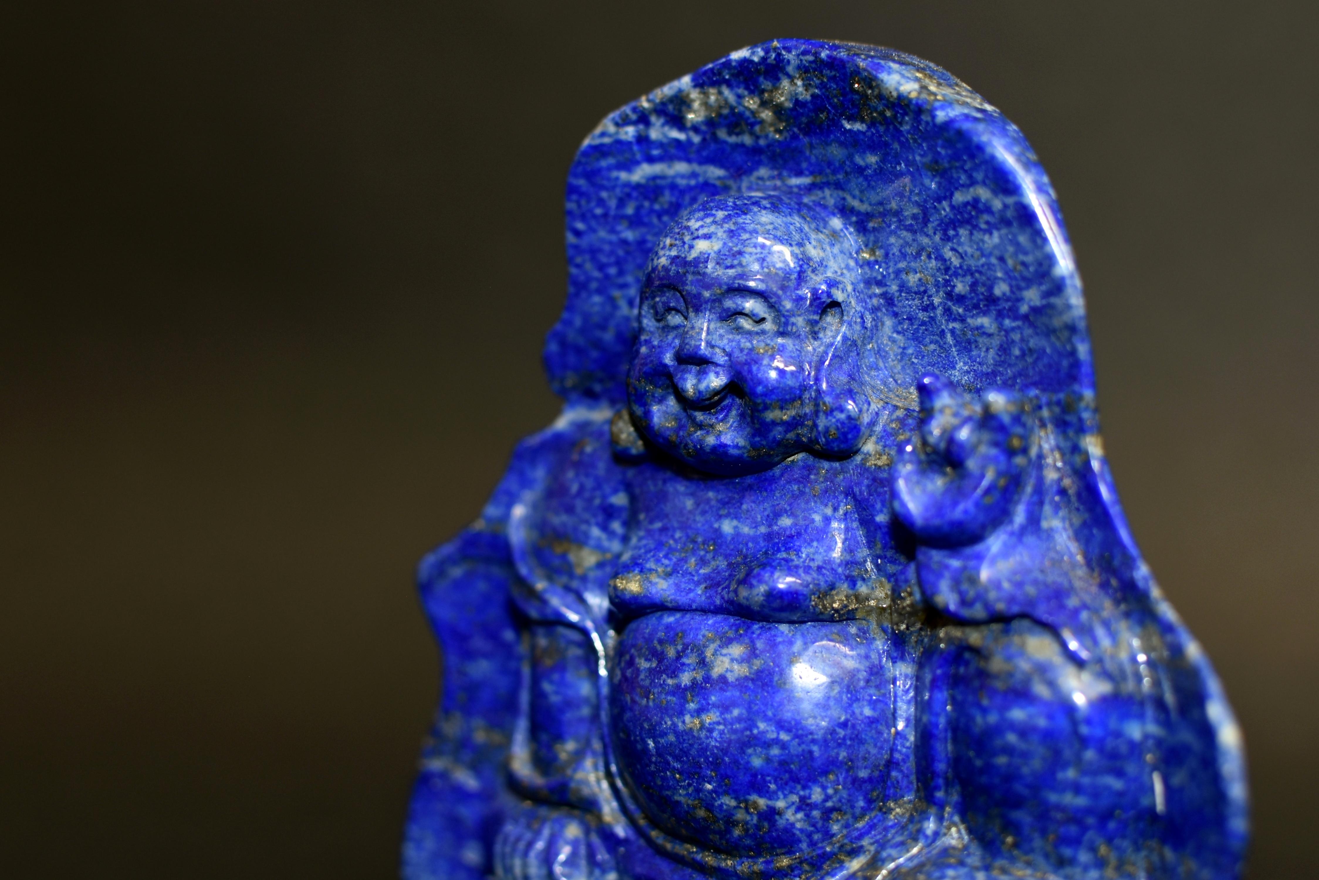 Happy Buddha-Statue aus Lapislazuli im Angebot 9