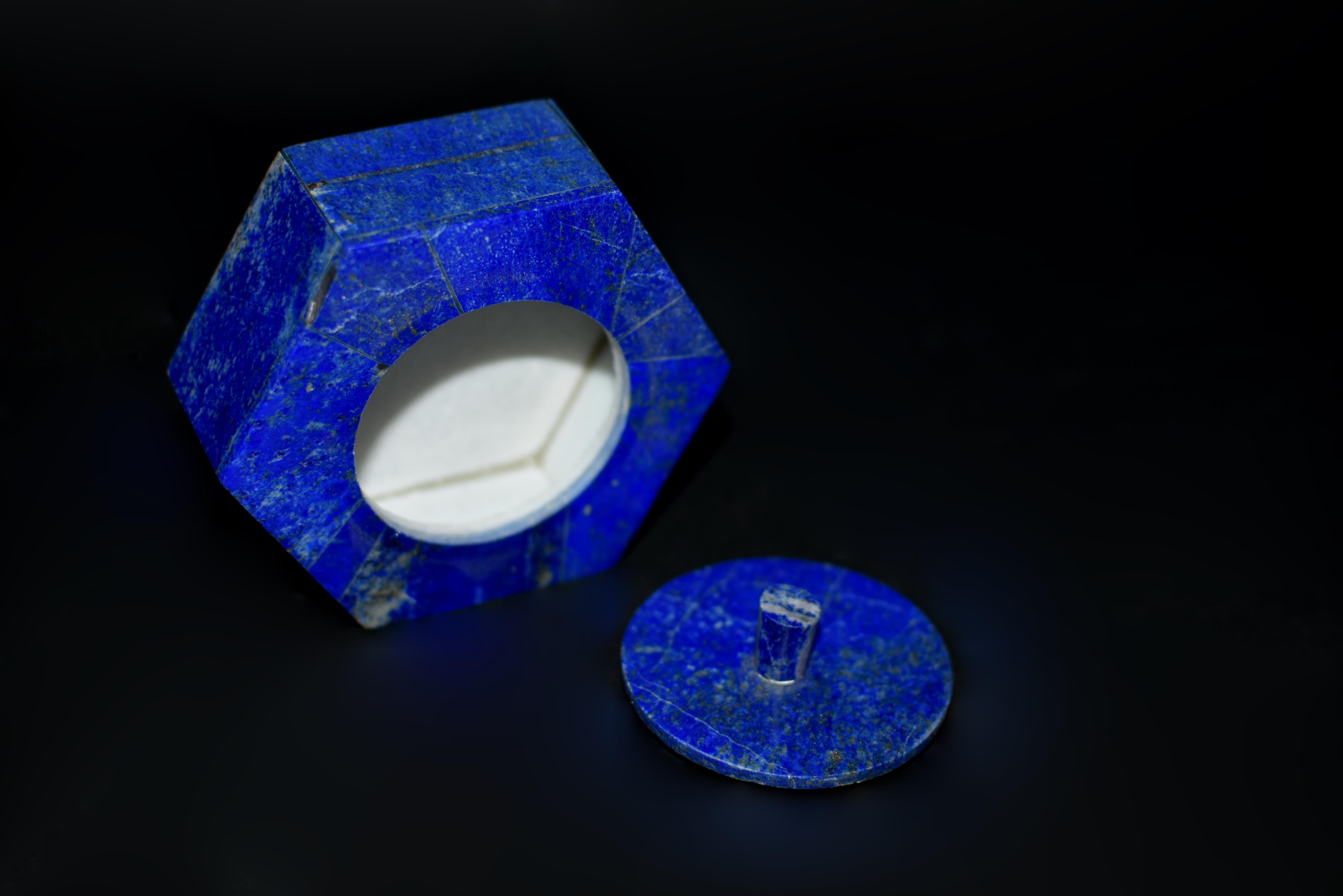 Caja hexagonal de lapislázuli 3,5 en venta 5
