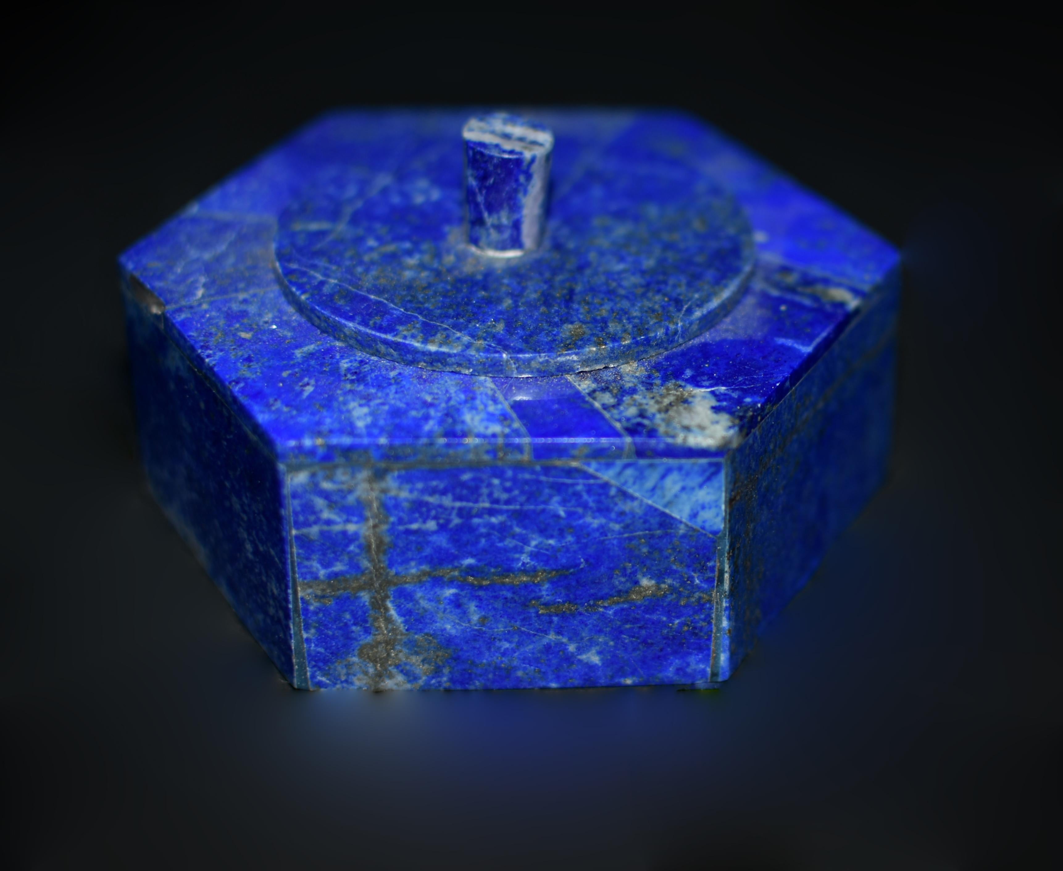 Caja hexagonal de lapislázuli 3,5 siglo XX en venta
