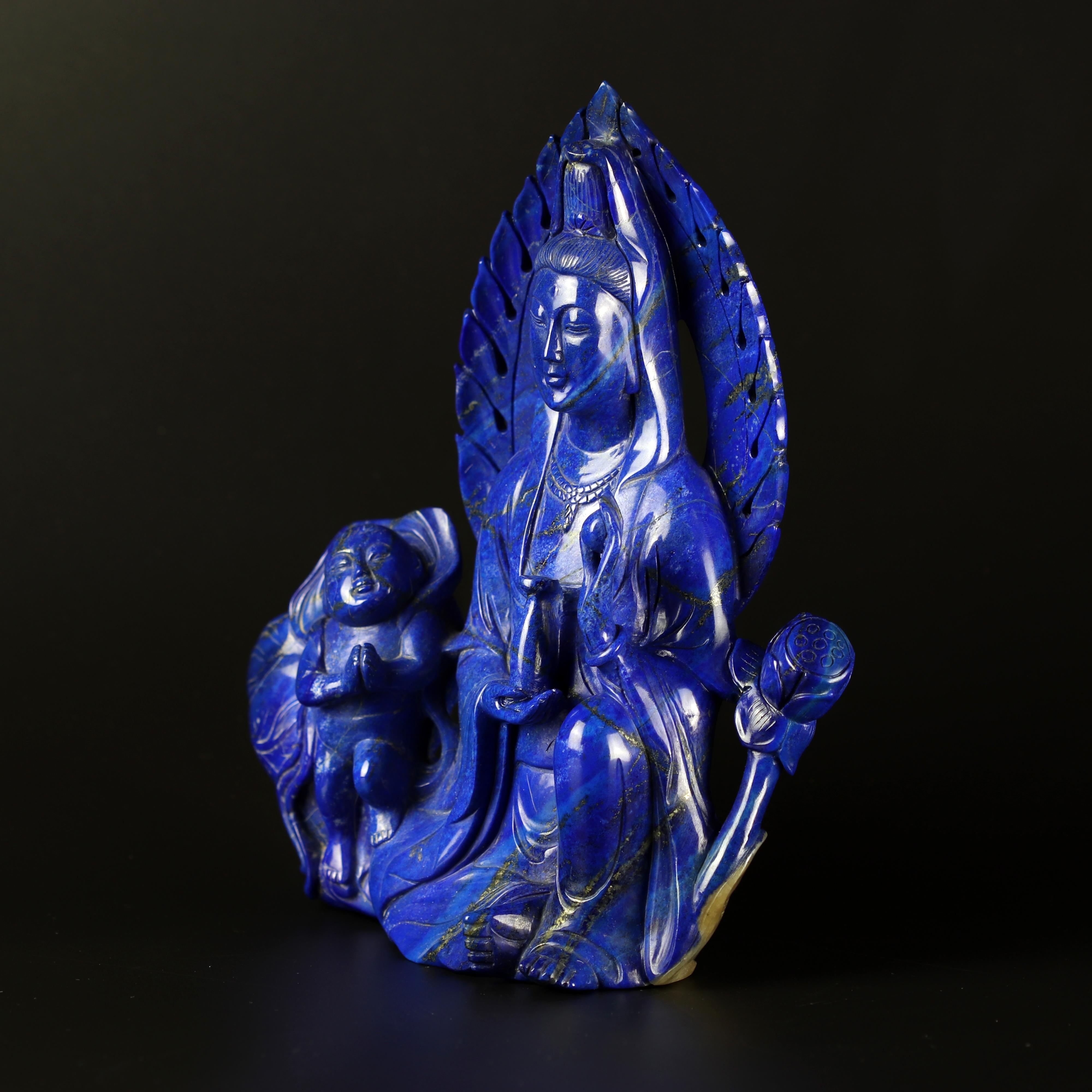 Lapis Lazuli Holy Virgin With Child Figurine Carved Blue Statue Sculpture In Excellent Condition For Sale In Milano, IT