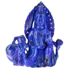 Sculpture de statue bleue sculptée en lapis-lazuli représentant une Vierge Sainte avec un enfant