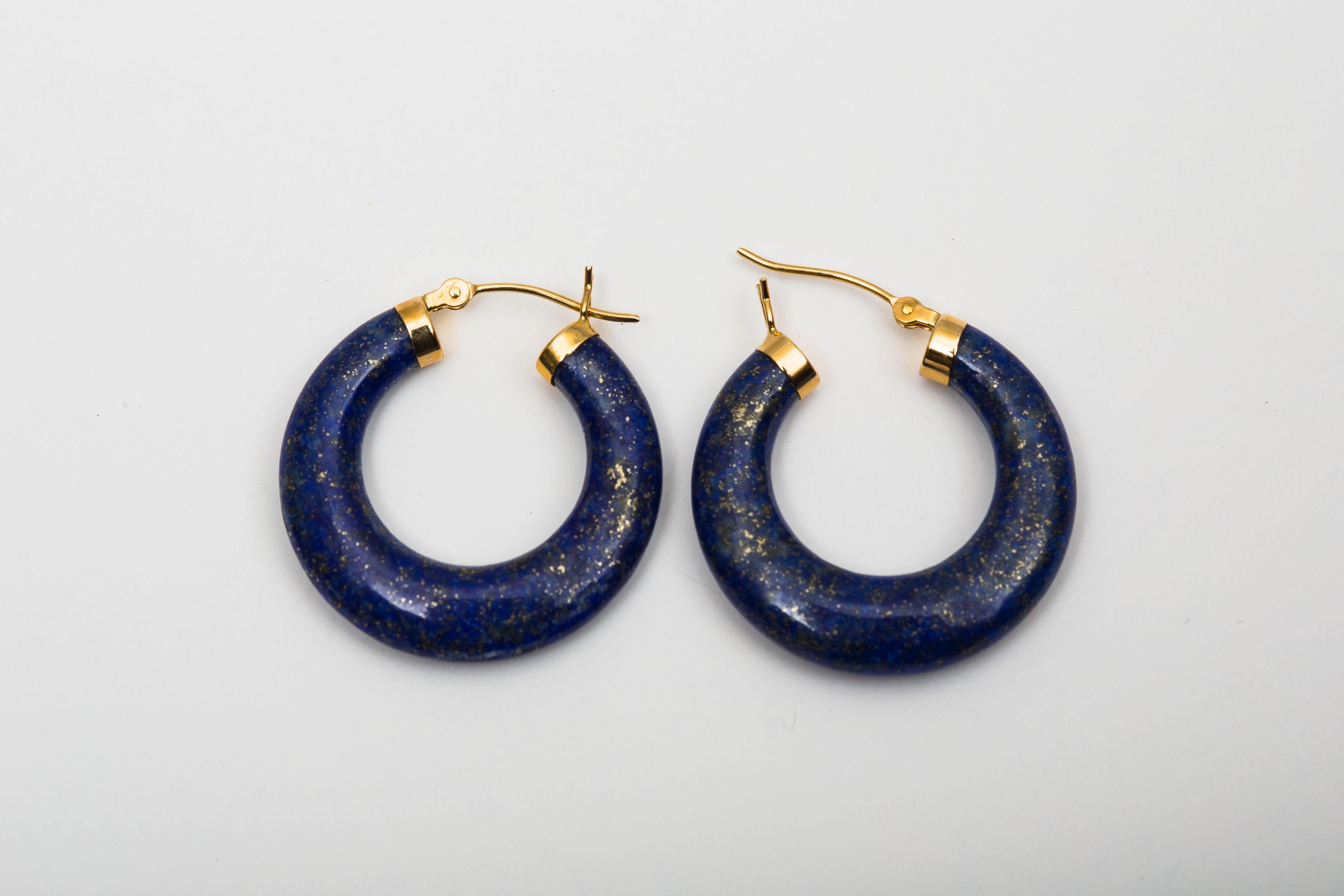 Cabochon Orecchini a cerchio in lapislazzuli in oro giallo 14k in vendita