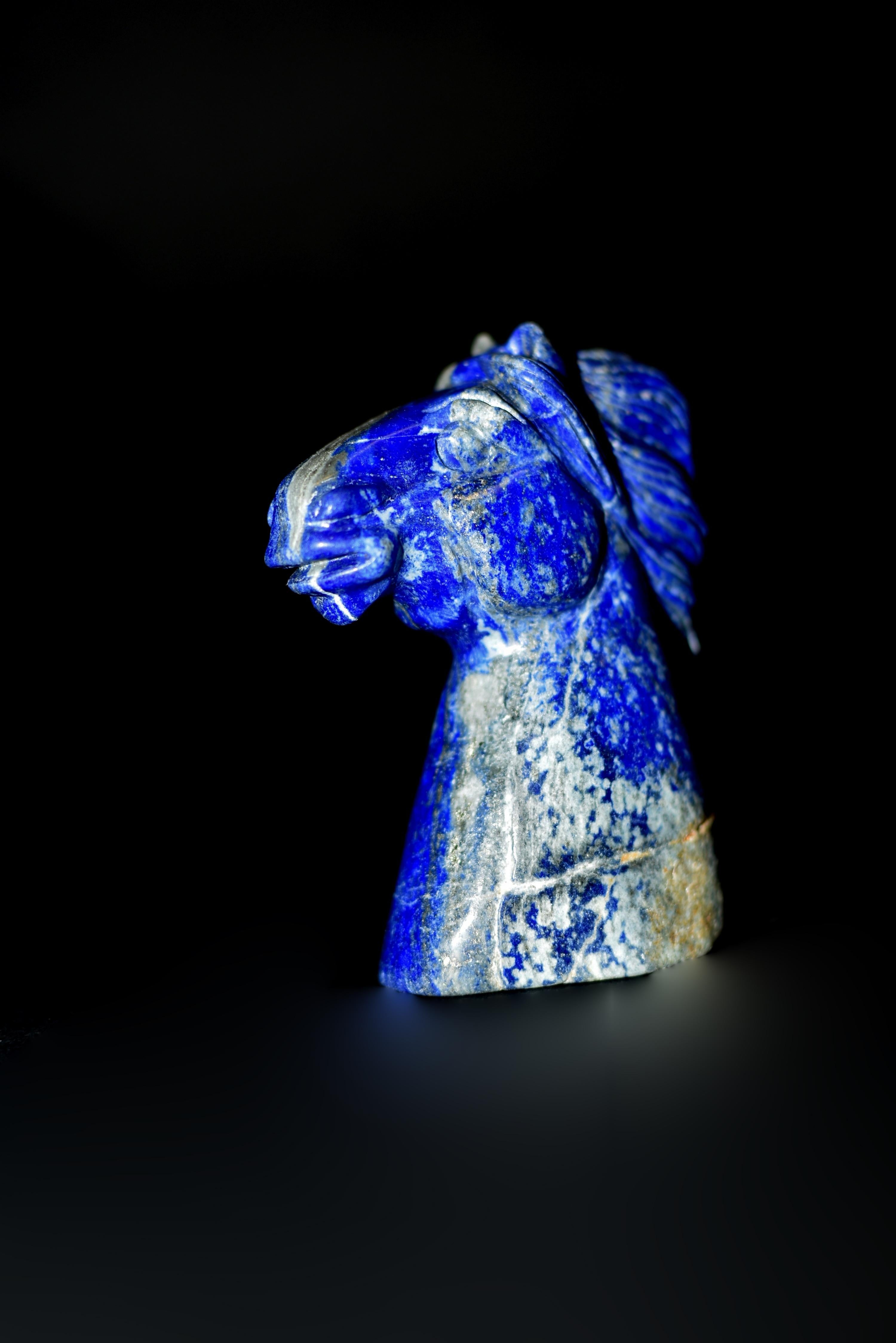 Sculpté à la main Chevalier à cheval Lapis Lazuli en vente
