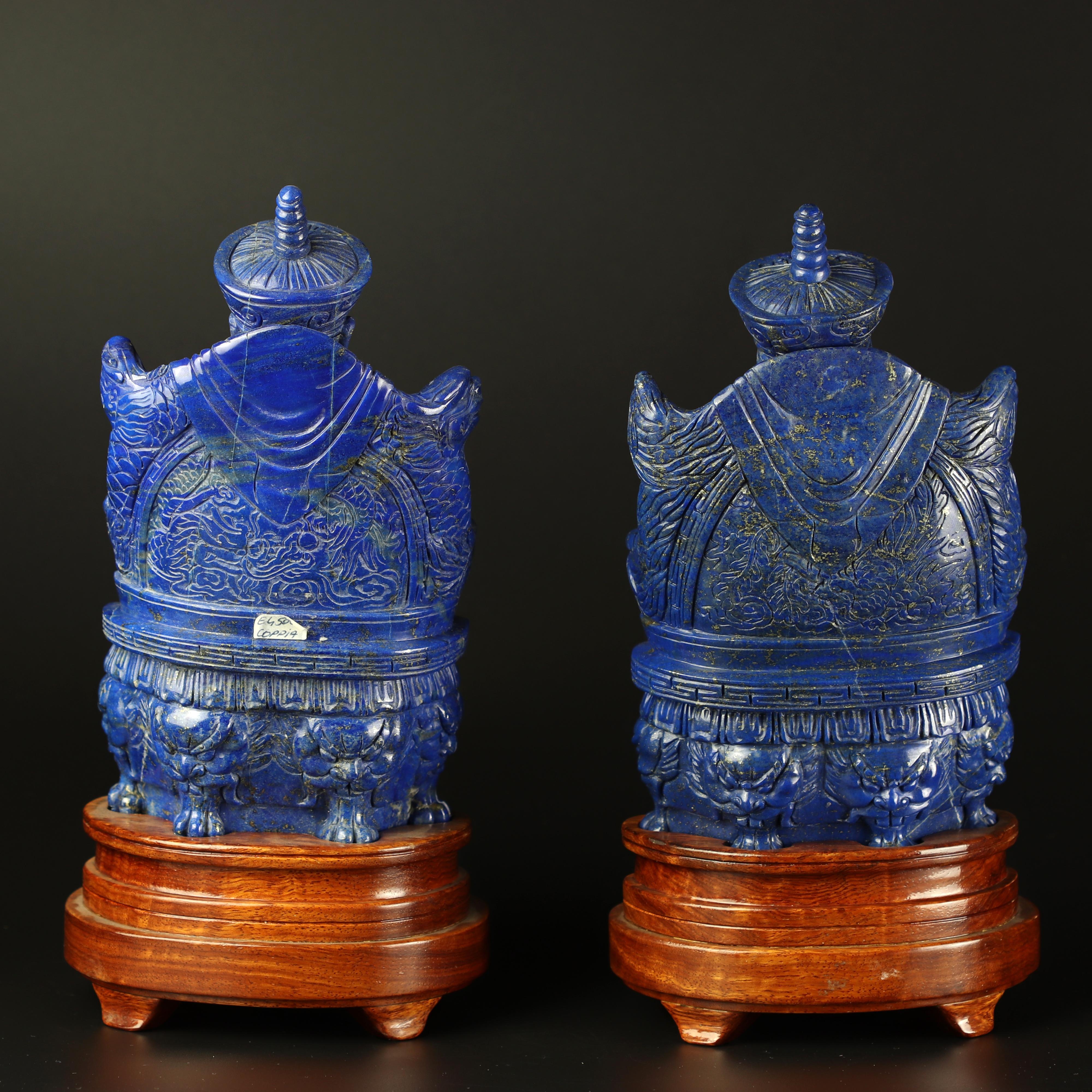 Lapis Lazuli King Queen Carved Blue Gemstone Artisanal Royalty Statue Sculpture In Excellent Condition For Sale In Milano, IT