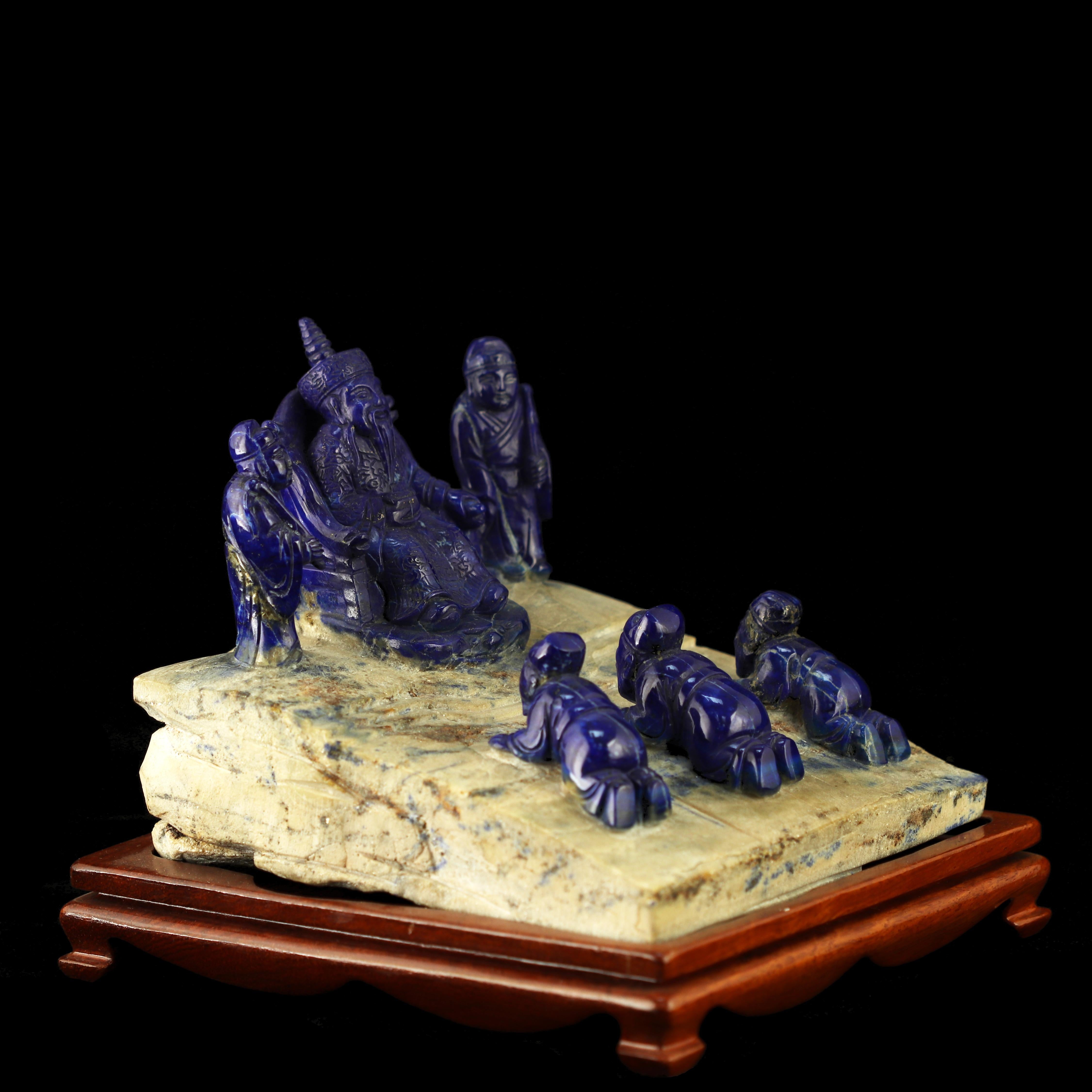 XX secolo Lapislazzuli Re Soggetto scolpito in pietra preziosa blu Statua scultura reale asiatica in vendita