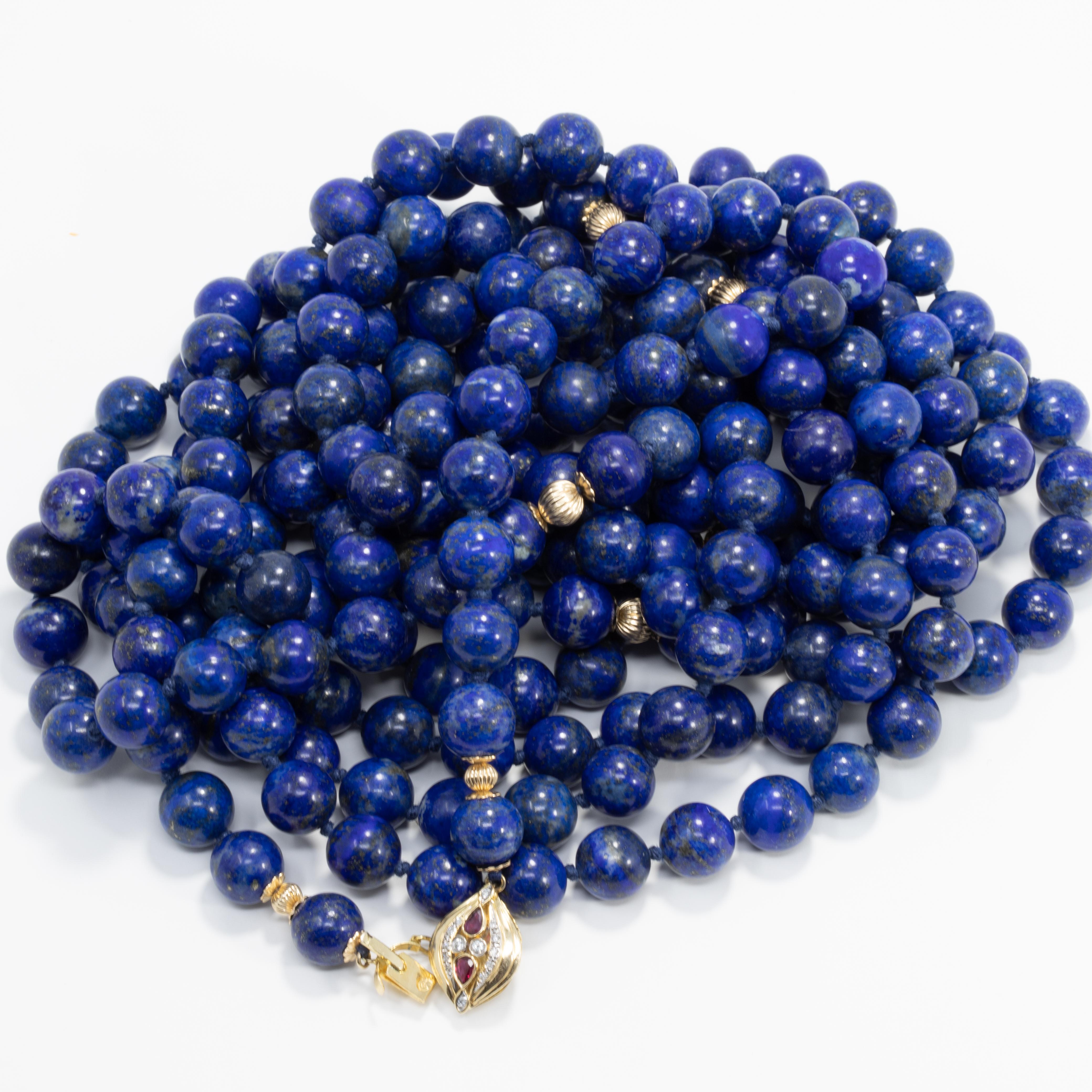 Lange Seil-Perlenkette mit Lapislazuli, Verschluss aus 14 Karat Gold, Diamant und Rubin (Retro) im Angebot