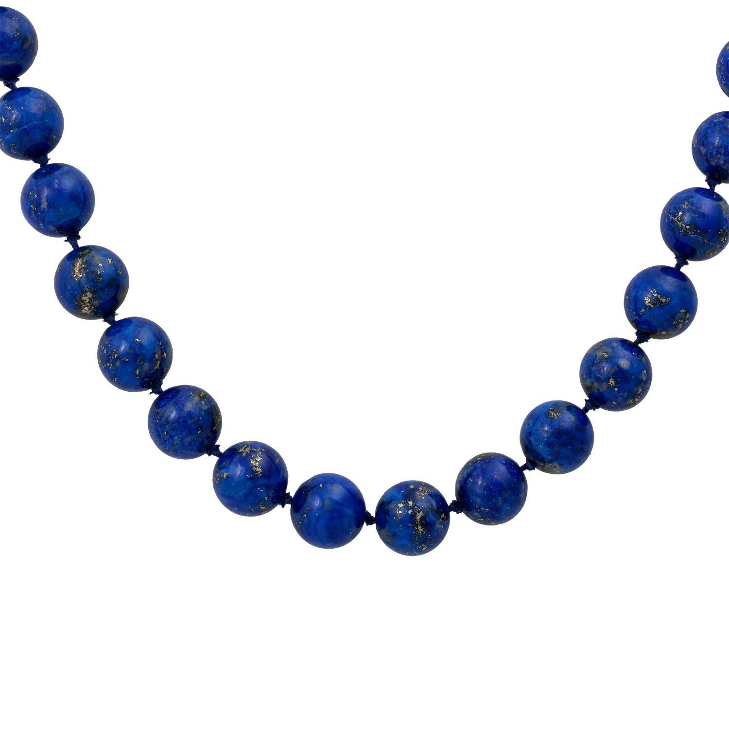 Balls approx. 9.5-10 mm, clasp GG 18K, L: approx. 85 cm, 20./21. Century, slight signs of wear.

 Lapis lazuli necklace, beads approx. 9.5-10 mm, clasp 18K YG, L: approx. 85 cm, 20th/21st century, minor signs of wear.