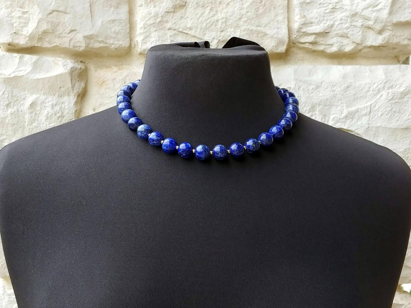 Lapis Lazuli Necklace with Gold Clasp In Excellent Condition For Sale In Chesterland, OH