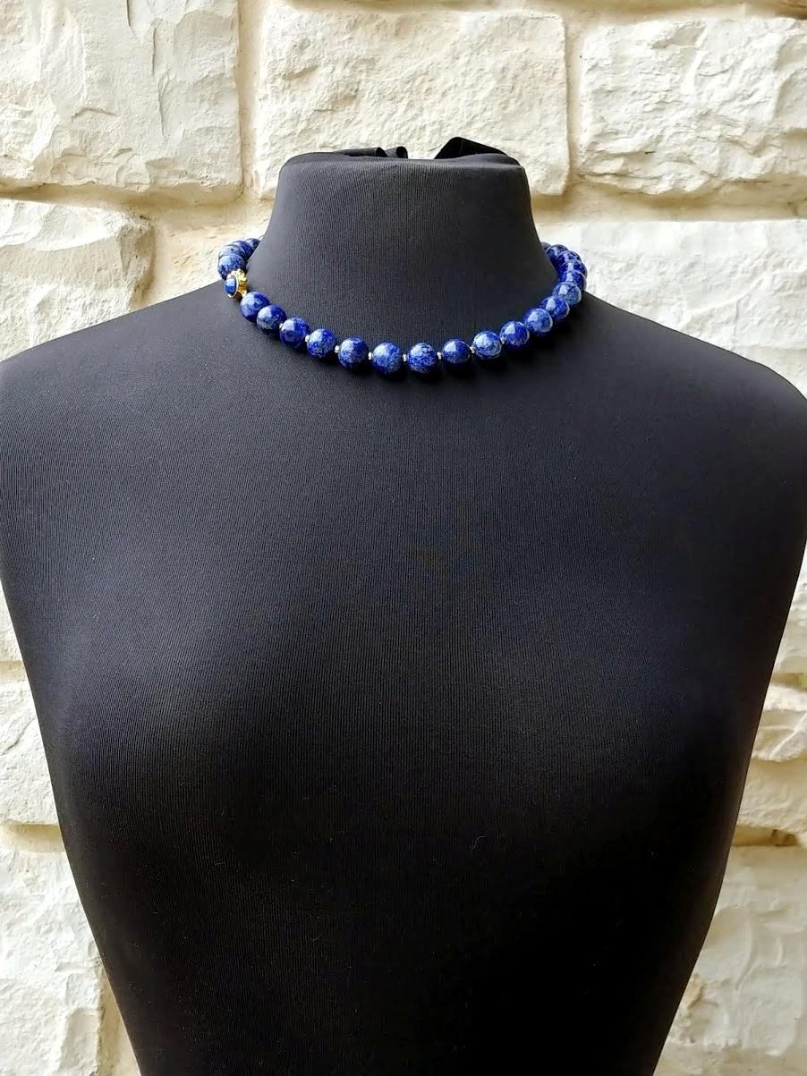 Women's Lapis Lazuli Necklace with Gold Clasp For Sale