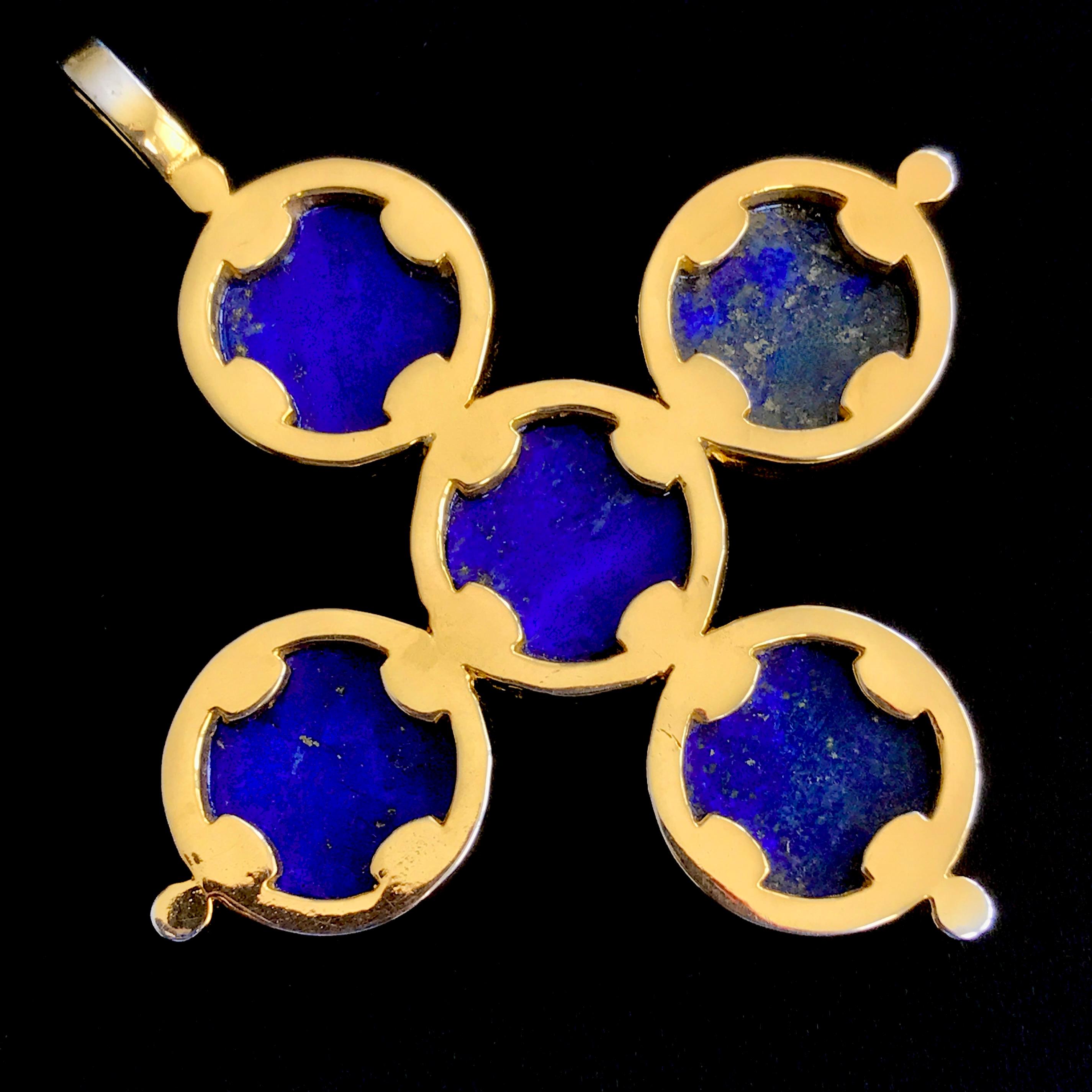 Pendentif croix Odessa en lapis-lazuli sur chaîne Neuf - En vente à London, GB
