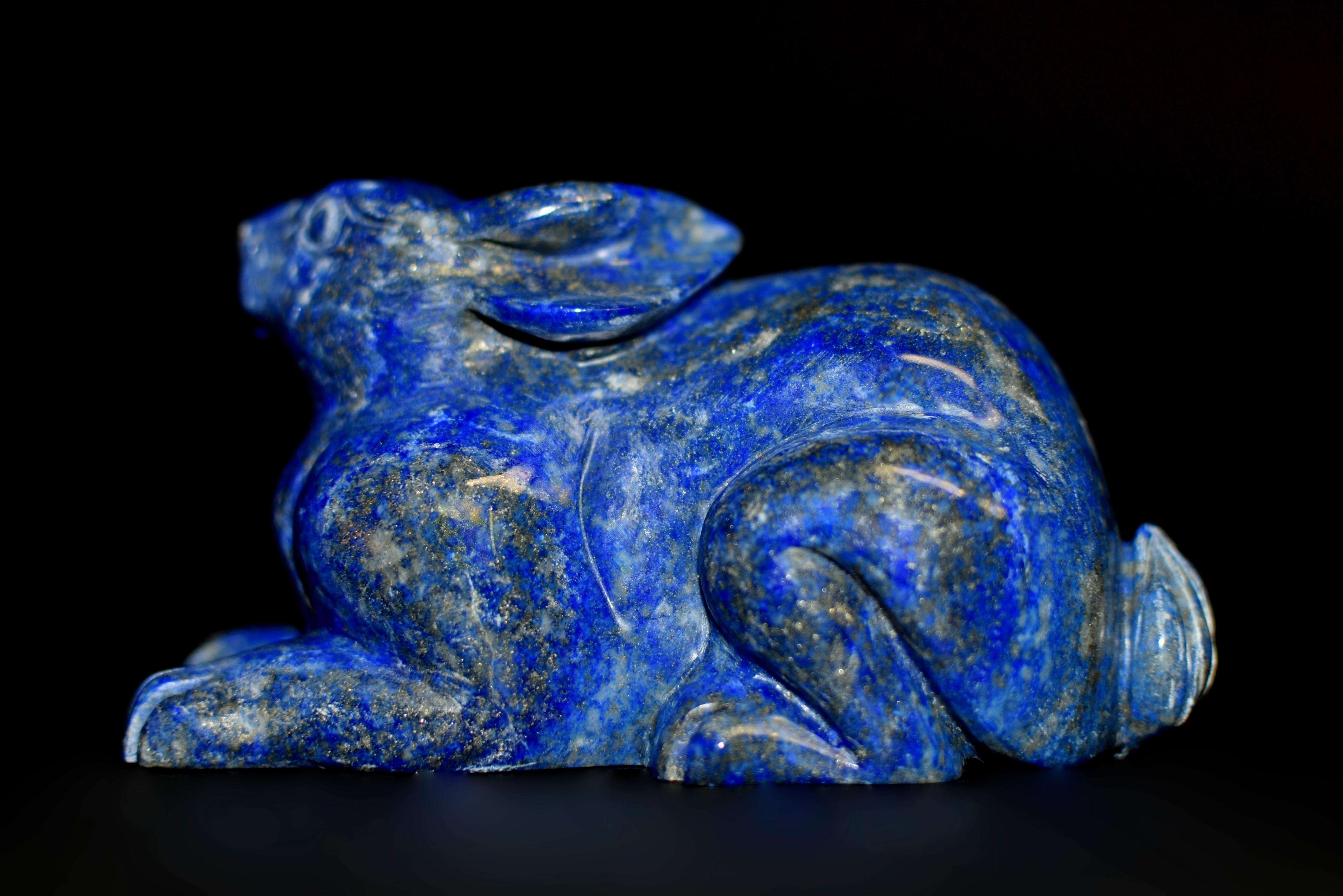 Sculpté à la main Presse-papiers Lapis Lazuli Lapin en vente