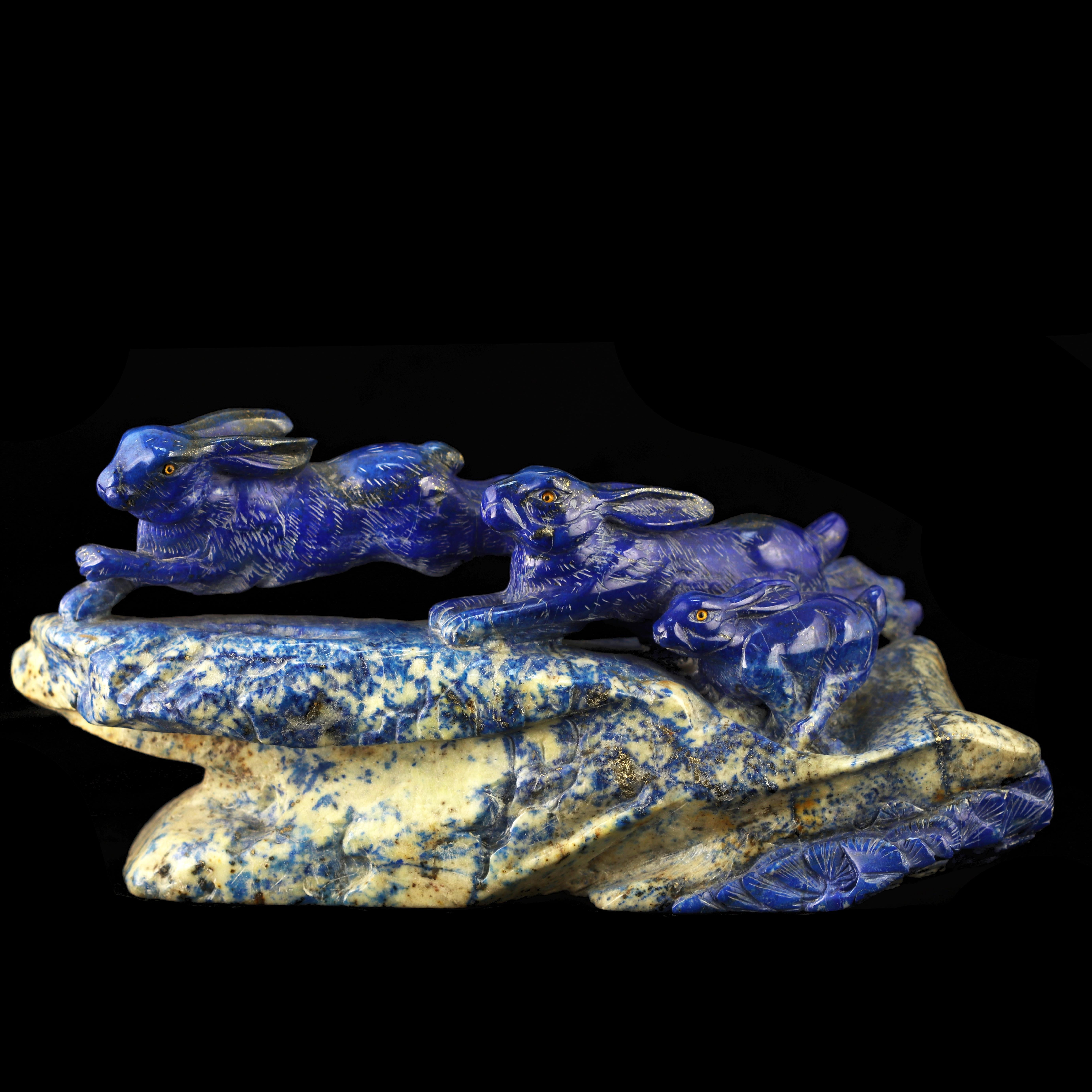 This series of Lapis Lazuli is definitely the part of the collection of which we are more fond of. This family of rabbits sculpture from Hong Kong during the 1970s. Fall in love with the passionate color of this precious gem. Fantastic local artists