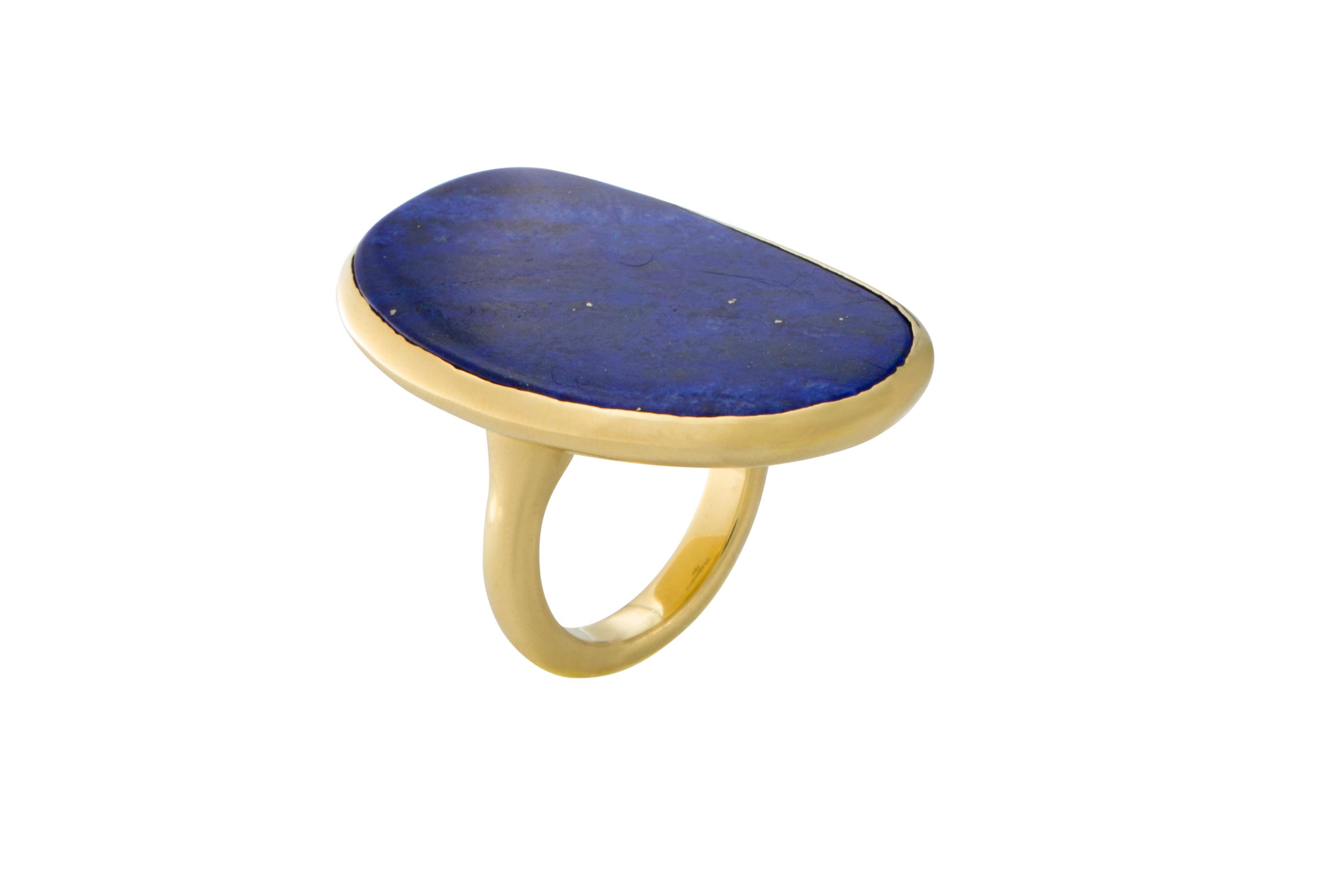 Contemporary Lapis Lazuli Ring in 18 Karat Yellow Gold