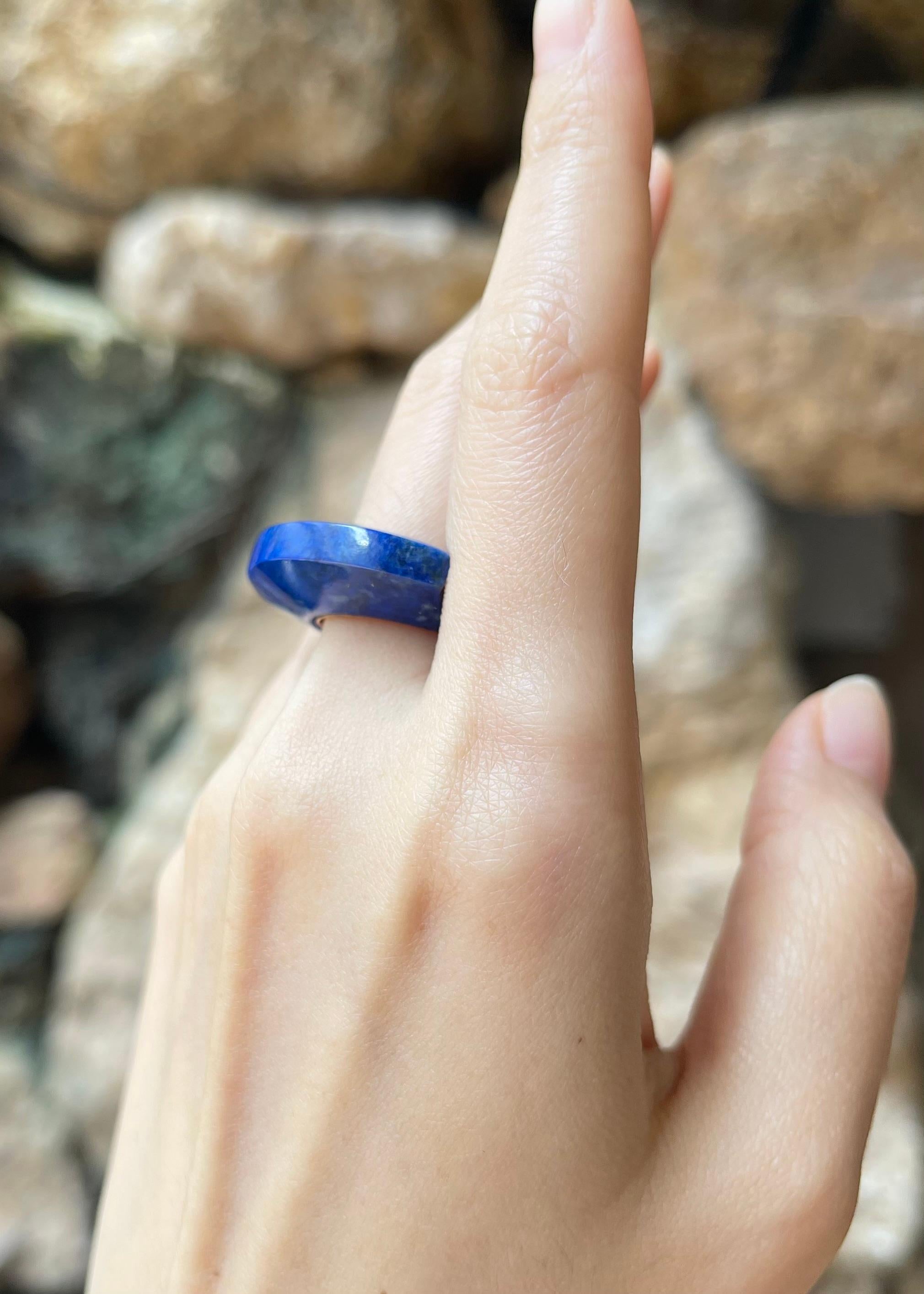 Ring mit Lapislazuli in 18 Karat Goldfassungen gefasst im Zustand „Neu“ im Angebot in Bangkok, TH