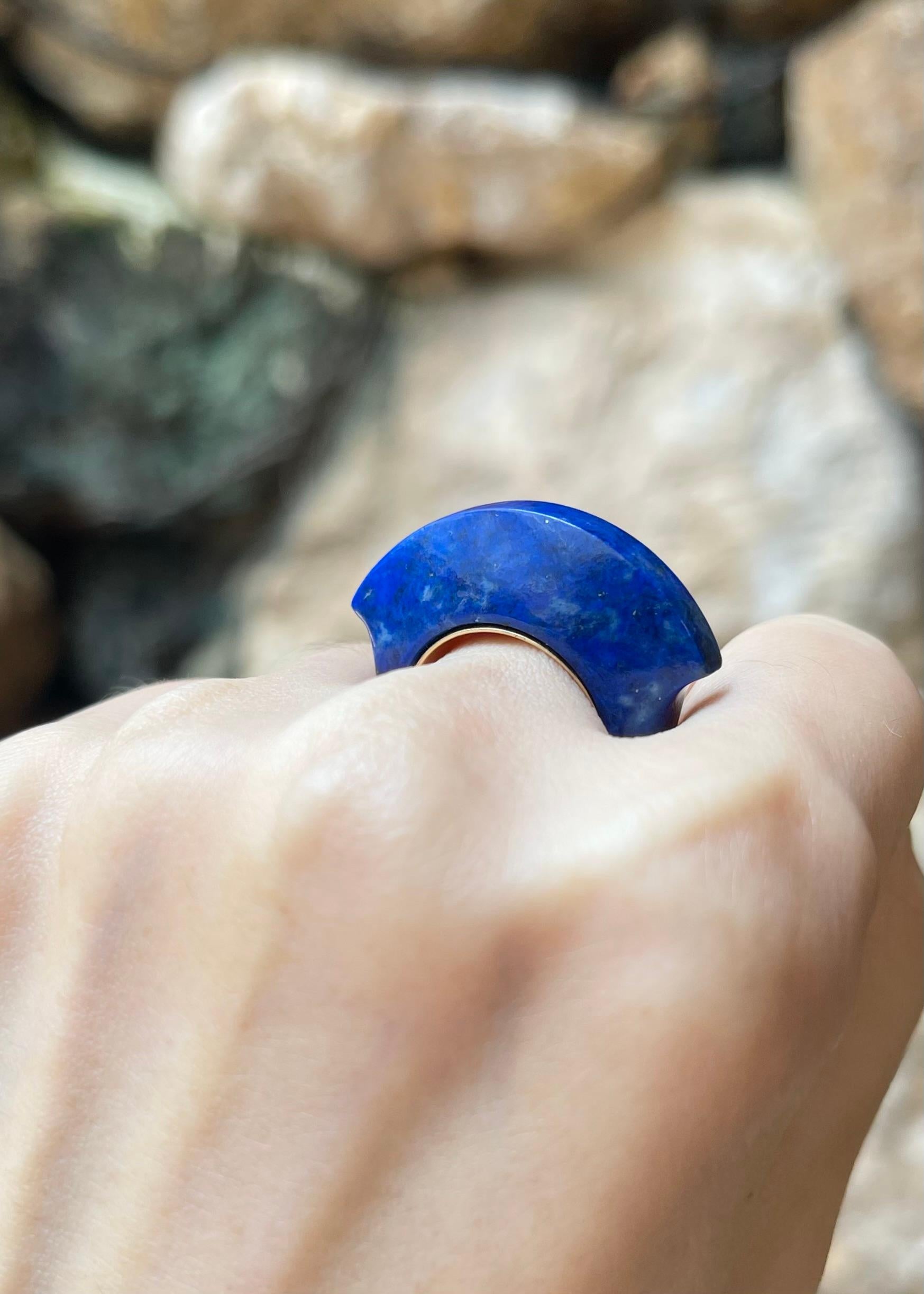 Ring mit Lapislazuli in 18 Karat Goldfassungen gefasst für Damen oder Herren im Angebot