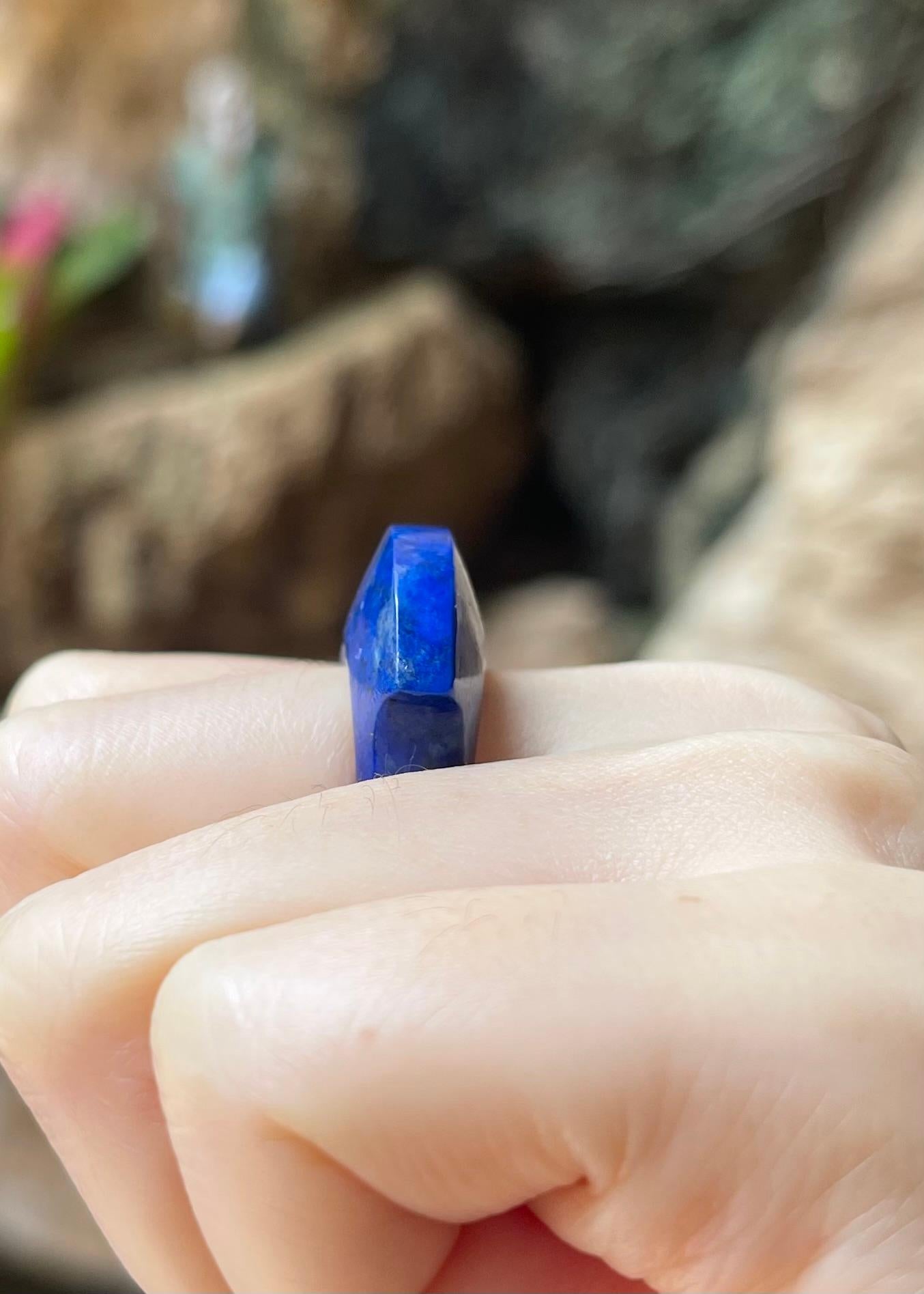 Ring mit Lapislazuli in 18 Karat Goldfassungen gefasst im Angebot 1