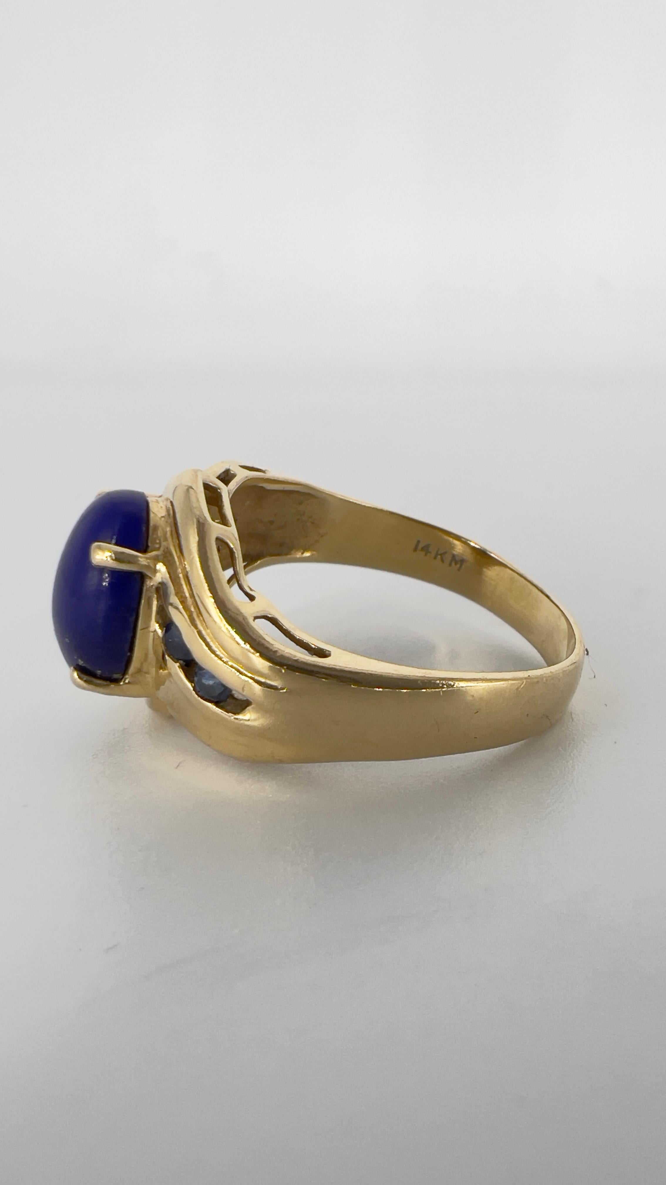 Oval Cut Lapis-Lazuli Saphir and Gold Cocktail Ring