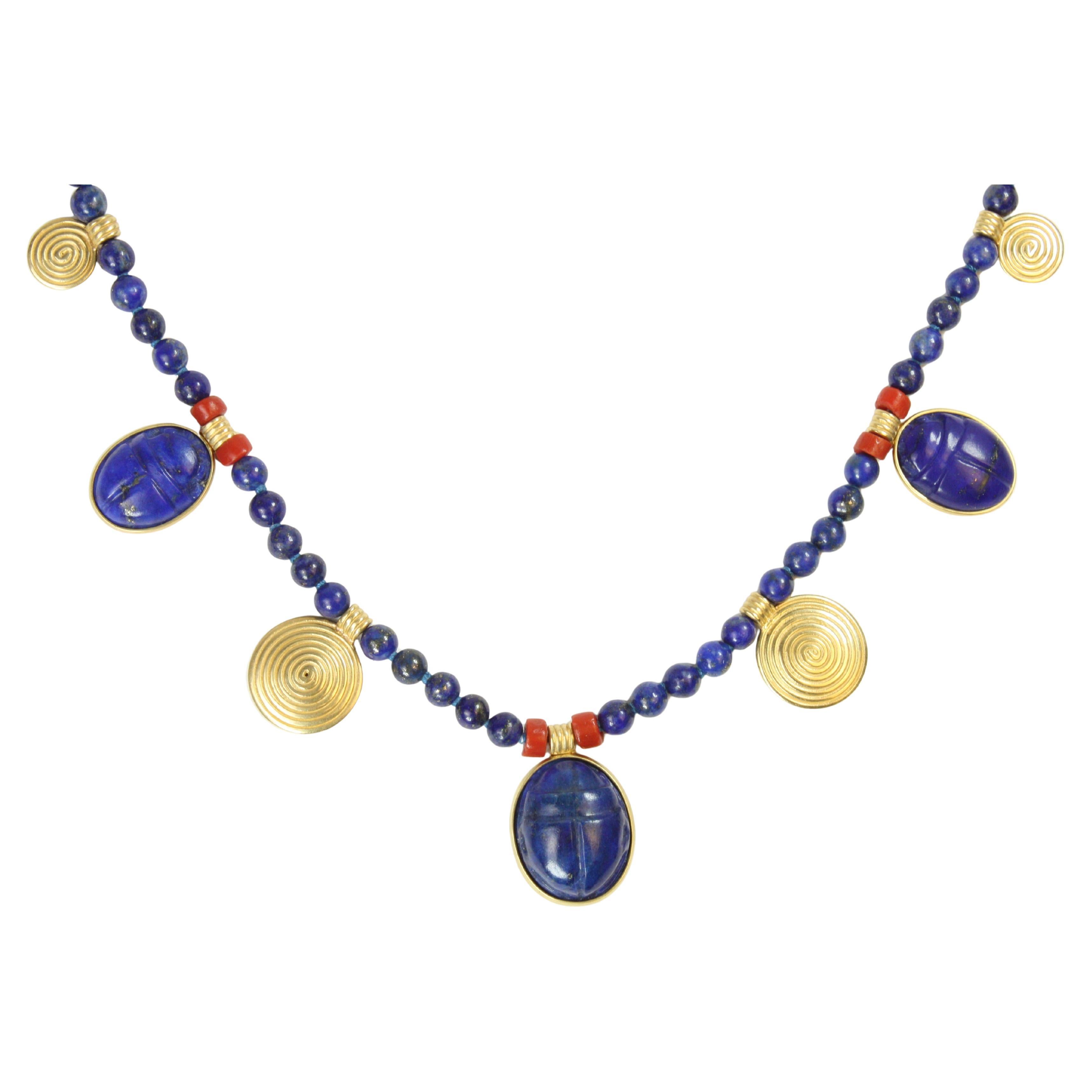 Lapislazuli Skarabäus Nugget Halskette 16" - Ägyptische Revive, 18K Sonnenscheiben, Koralle
