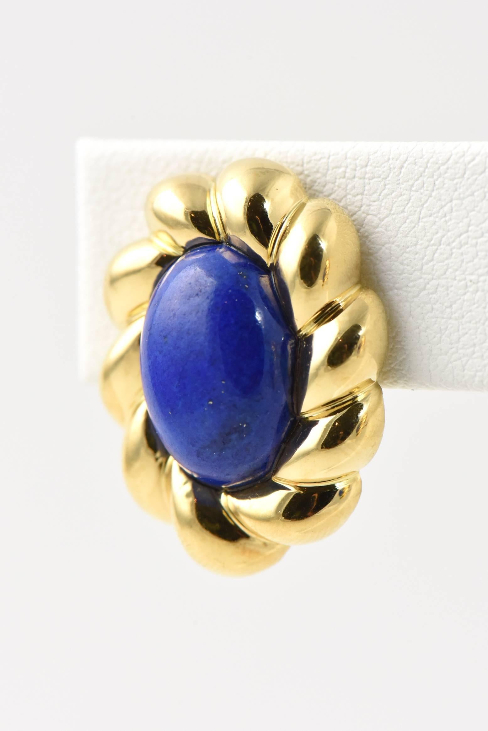Lapis Lazuli Sculpted Gold Clip Earrings In Excellent Condition In Miami Beach, FL