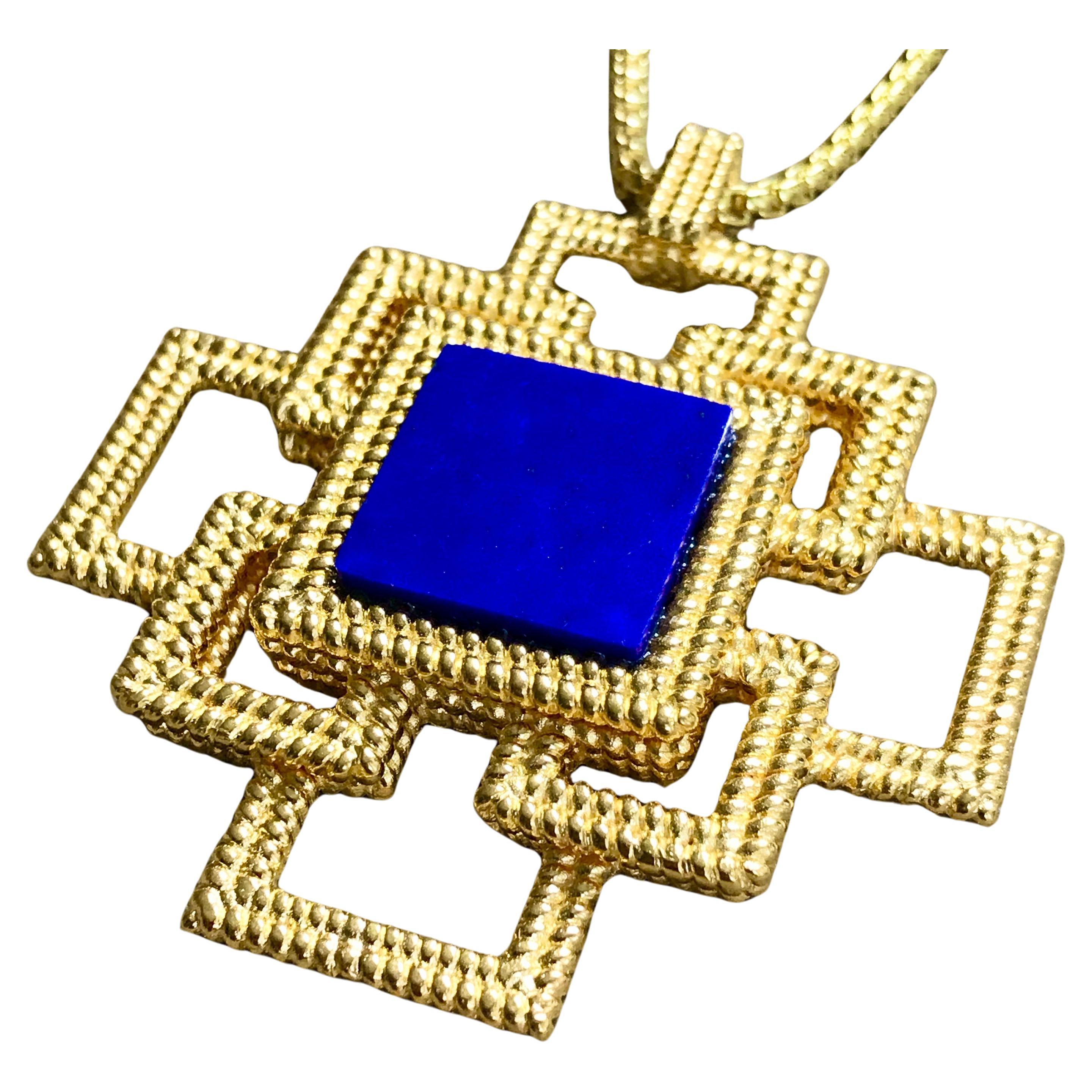 Lapis Lazuli set ropetwist 'stepped squares' pendant For Sale