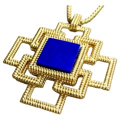 Pendentif en lapis-lazuli serti de ropetwist 'stepped squares' (carrés en escalier)