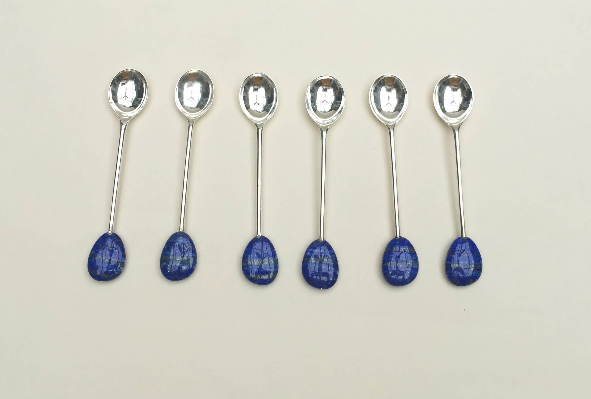 Artiste Ensemble de six cuillères en métal argenté lapis-lazuli de Marina J. en vente