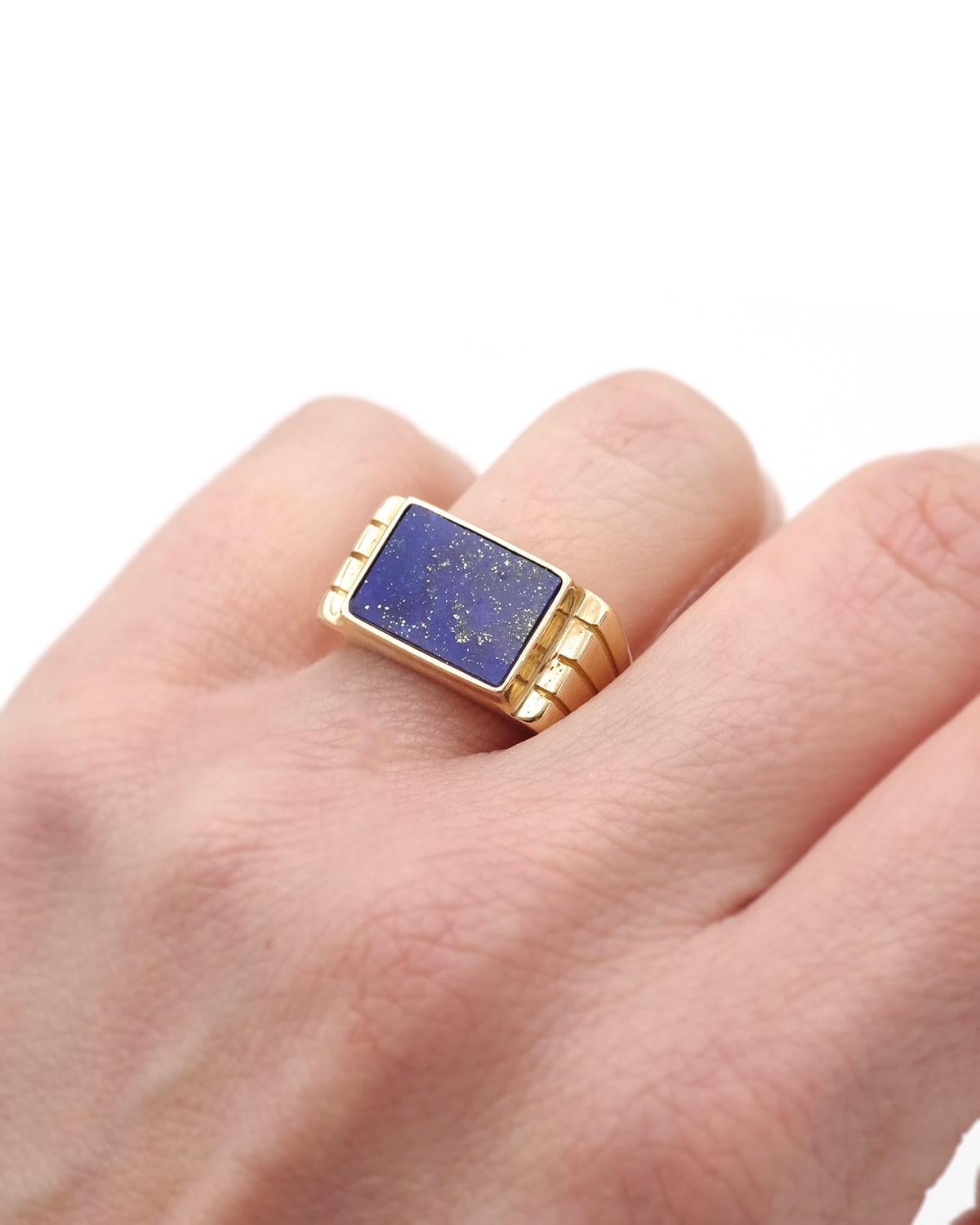 Women's Lapis lazuli tank ring, signet ring, pinky ring, in 18k gold For Sale