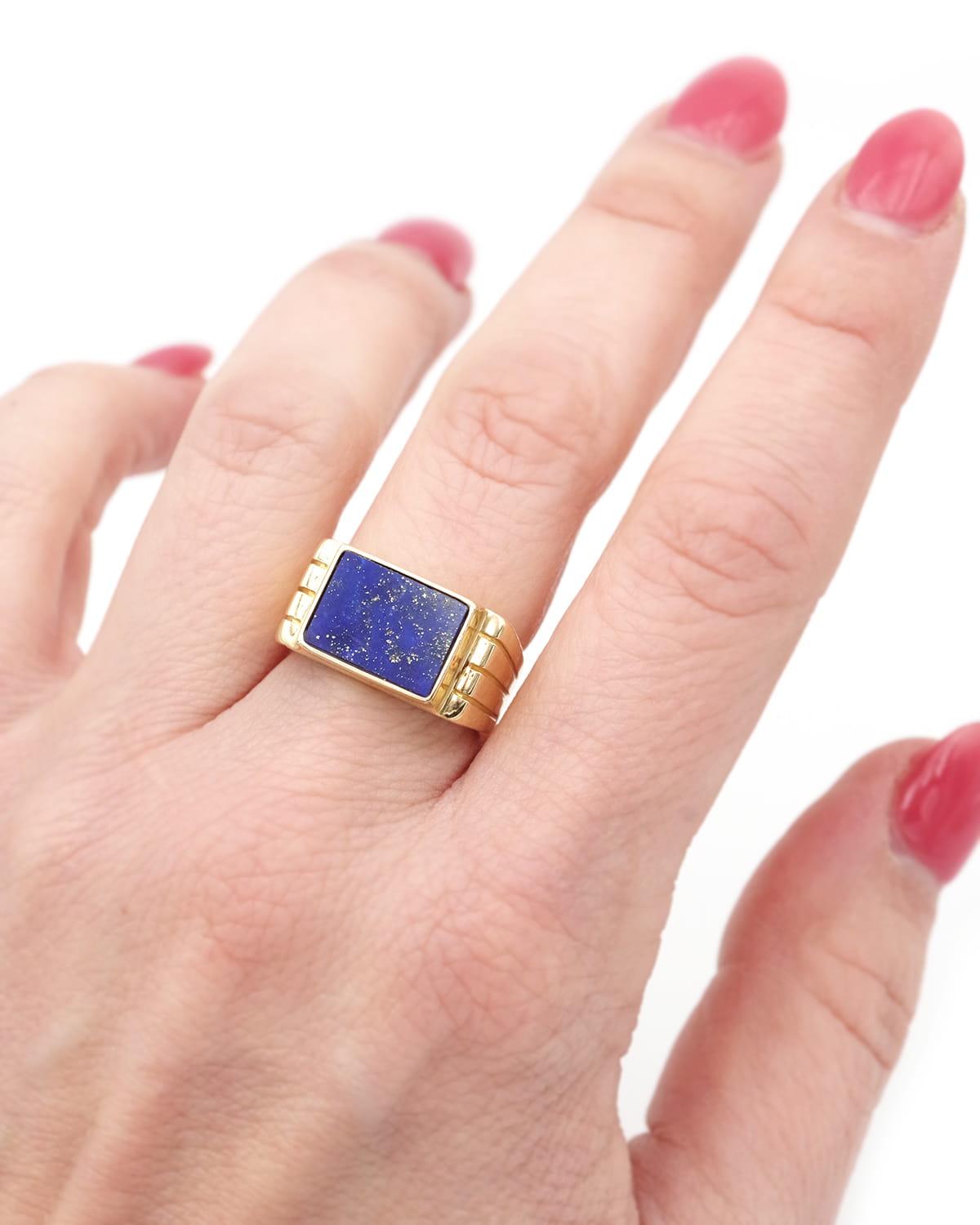 Lapis lazuli tank ring, signet ring, pinky ring, in 18k gold For Sale 1
