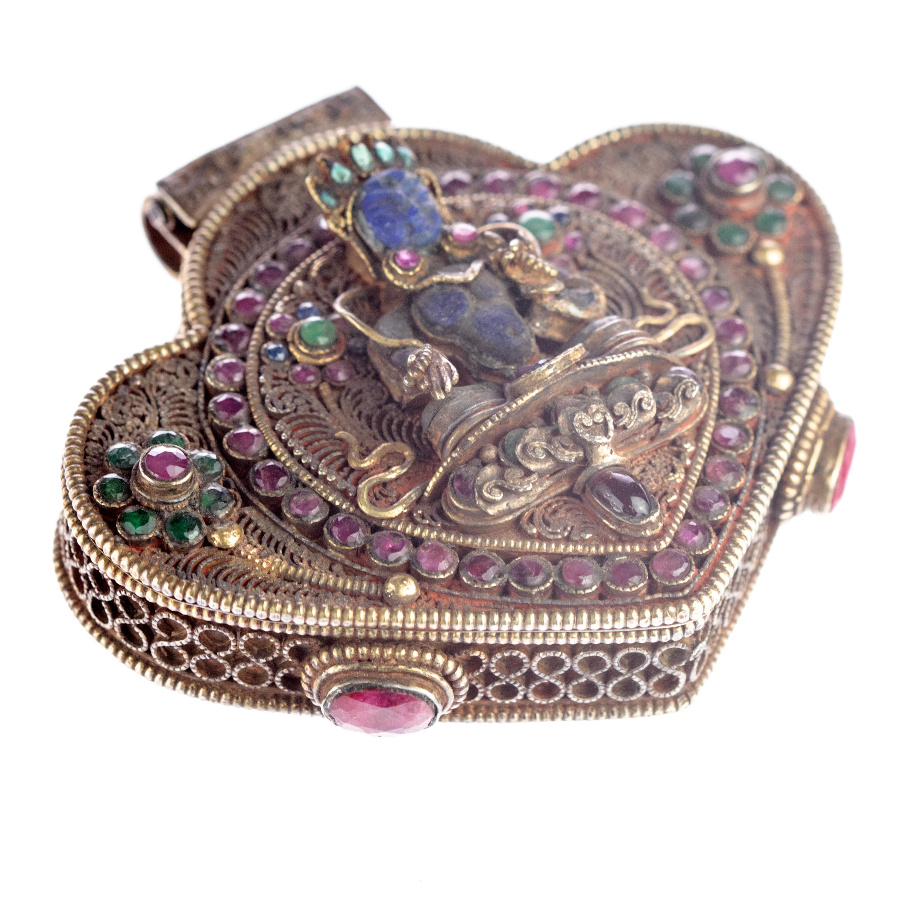 Boîte à bijoux à pendentifs de style bouddhiste tibétain en lapis-lazuli, turquoise, rubis et émeraude en vente 2