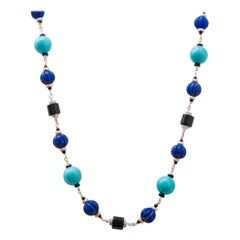 Lapis, magnésite, onyx, diamants, cristal de roche, collier en or rose et en argent.