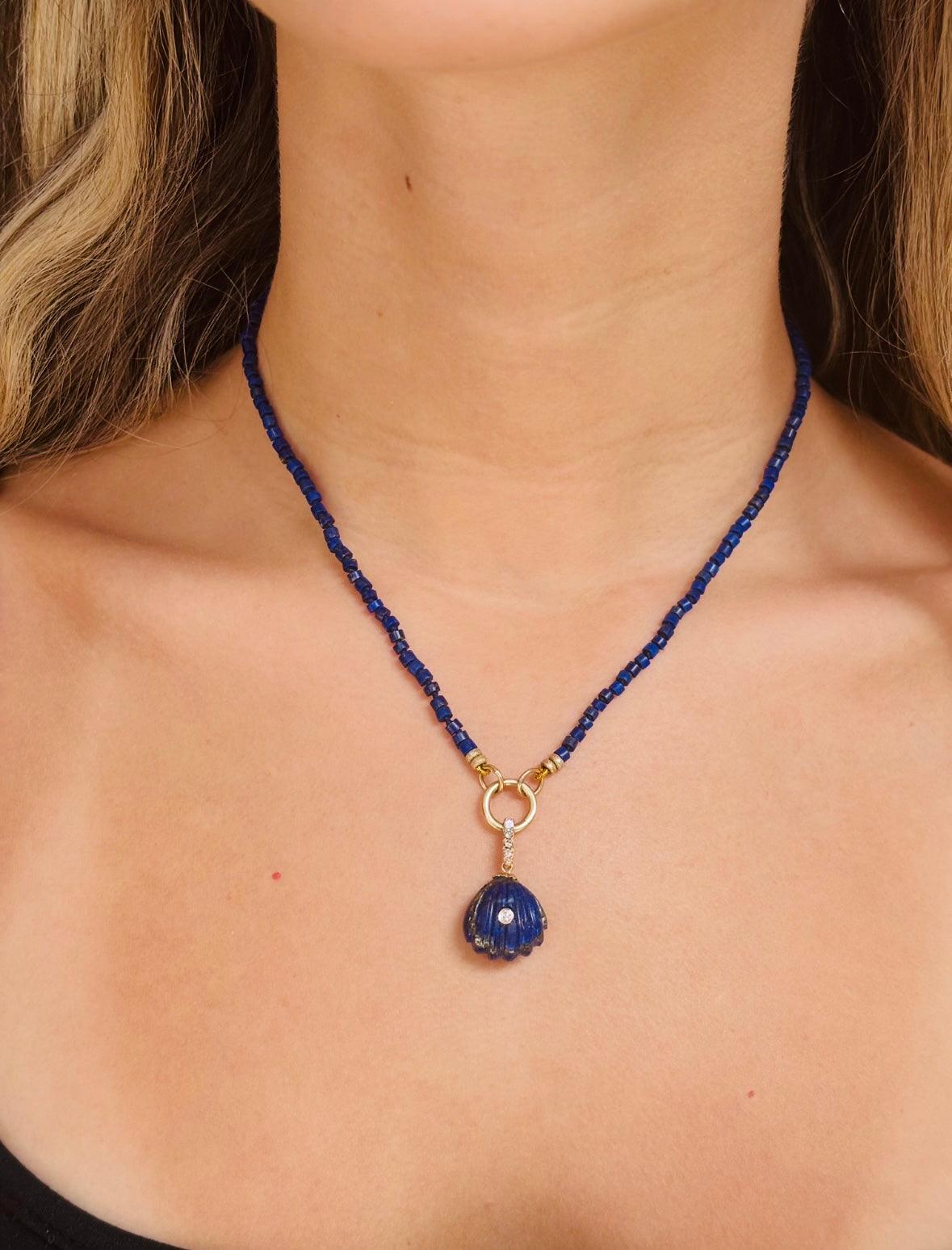 COLLANA DI LAPIS con perline e charme in oro 14k In condizioni Nuovo in vendita a New York, NY