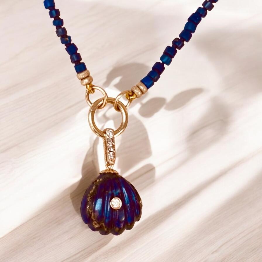 COLLANA DI LAPIS con perline e charme in oro 14k in vendita 3