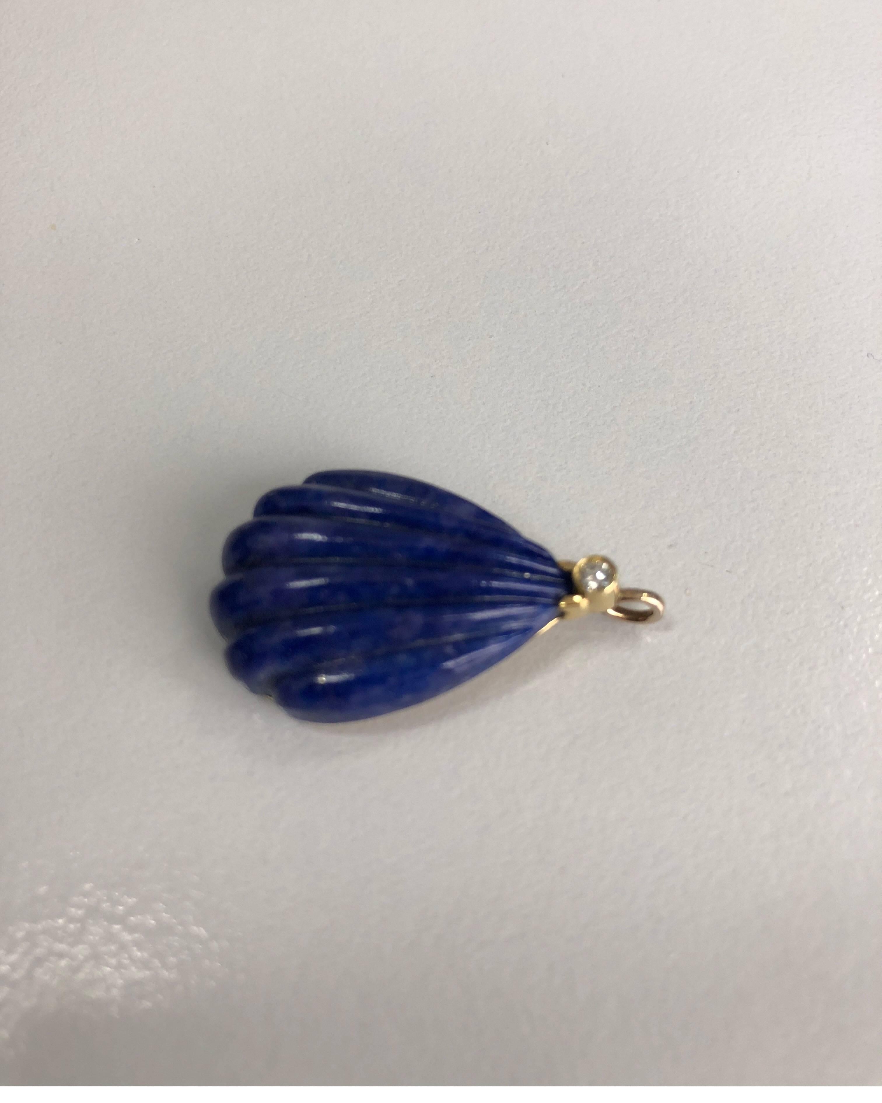 Pendentif en lapis or jaune 18kt et petit diamant blanc
TIMBRE 750 10 MI
