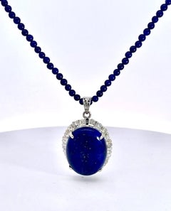 Ciondolo in lapislazzuli con collana di perline di lapislazzuli