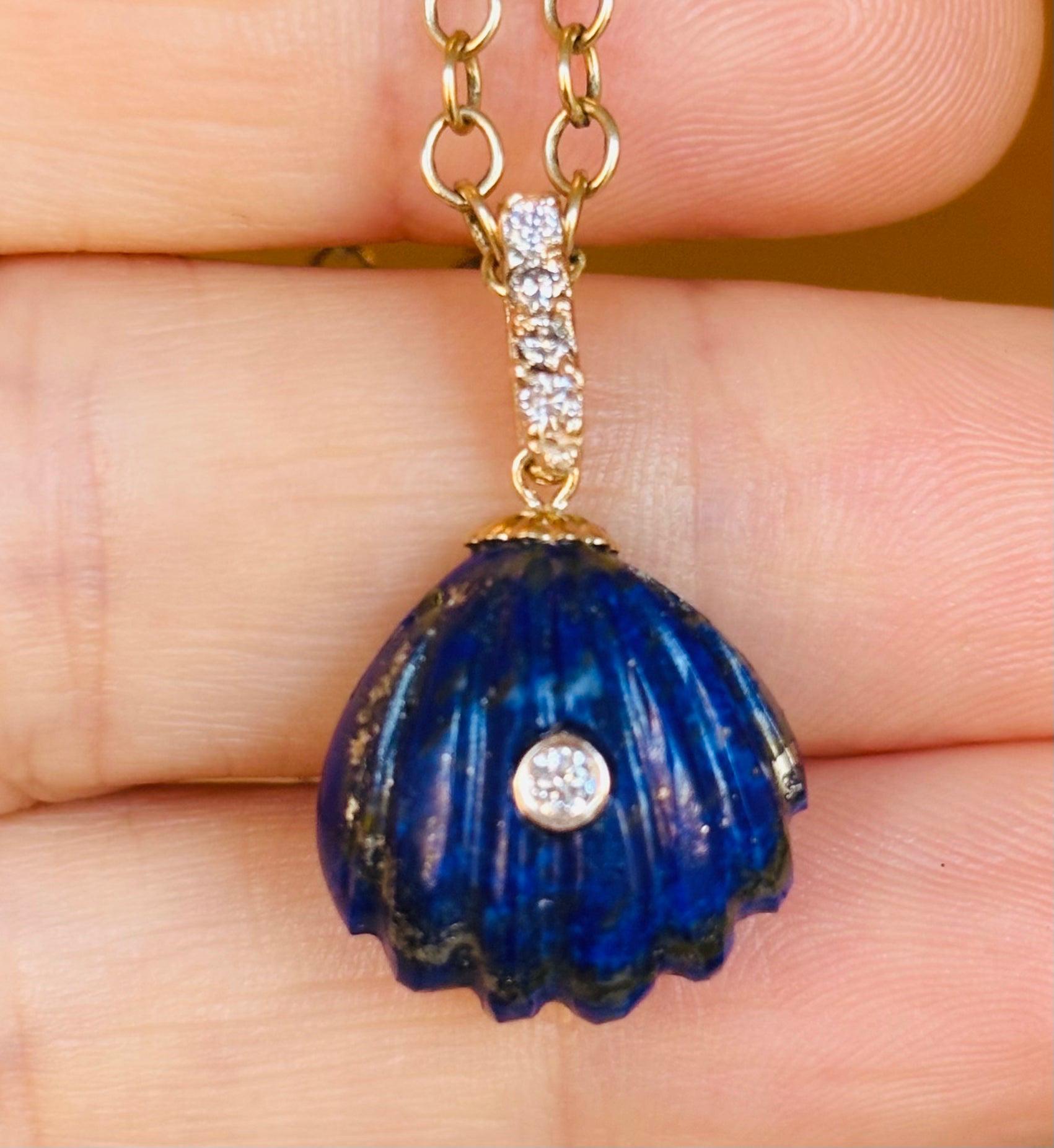 Ciondolo a forma di conchiglia in LAPIS con diamanti e oro 14k in vendita 4