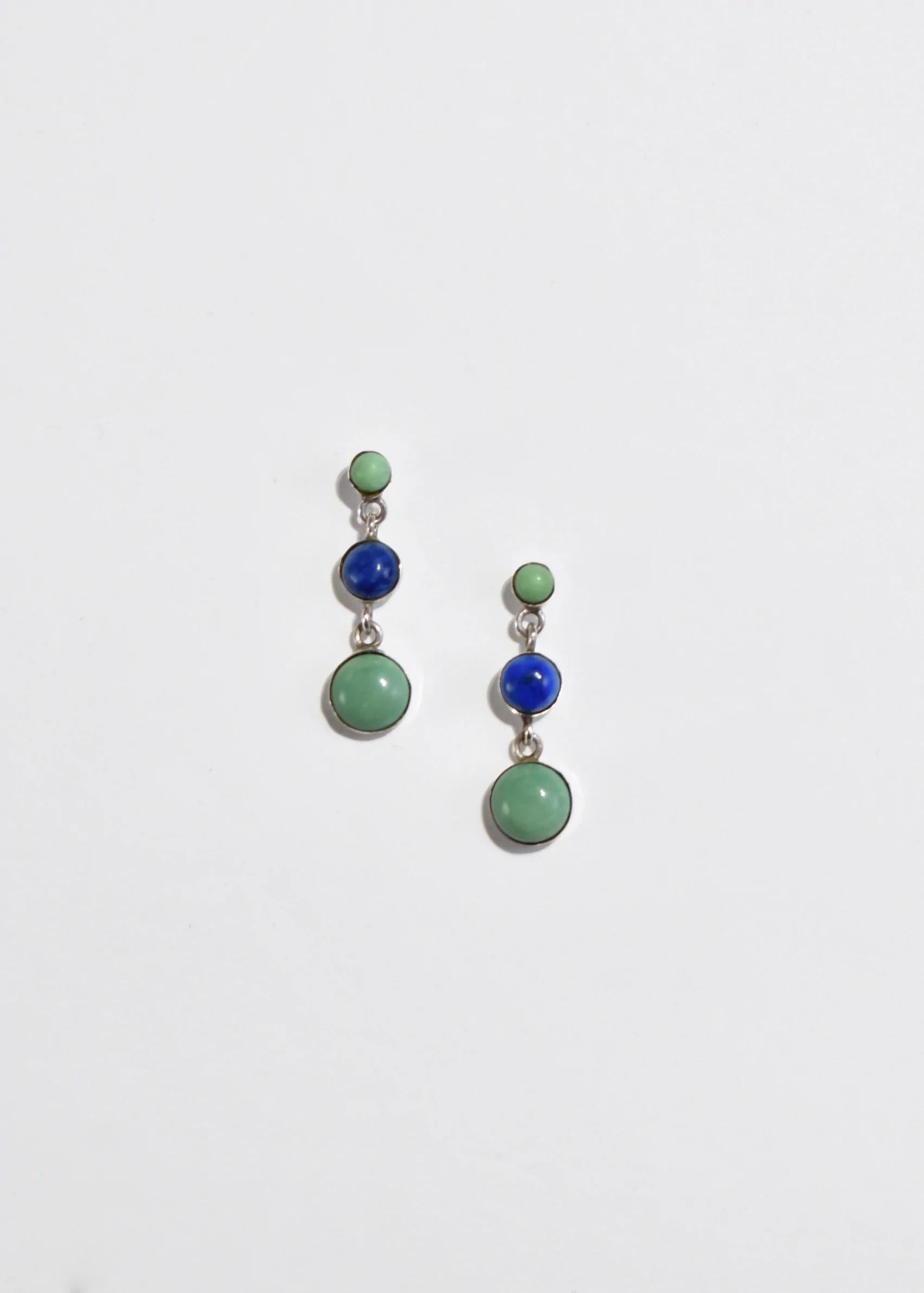 Vintage silver earrings with round cascading turquoise and lapis stones, pierced. Stamped 925.

Material: Sterling silver, turquoise, lapis lazuli.

We recommend storing in a dry place and periodic polishing with a cloth.