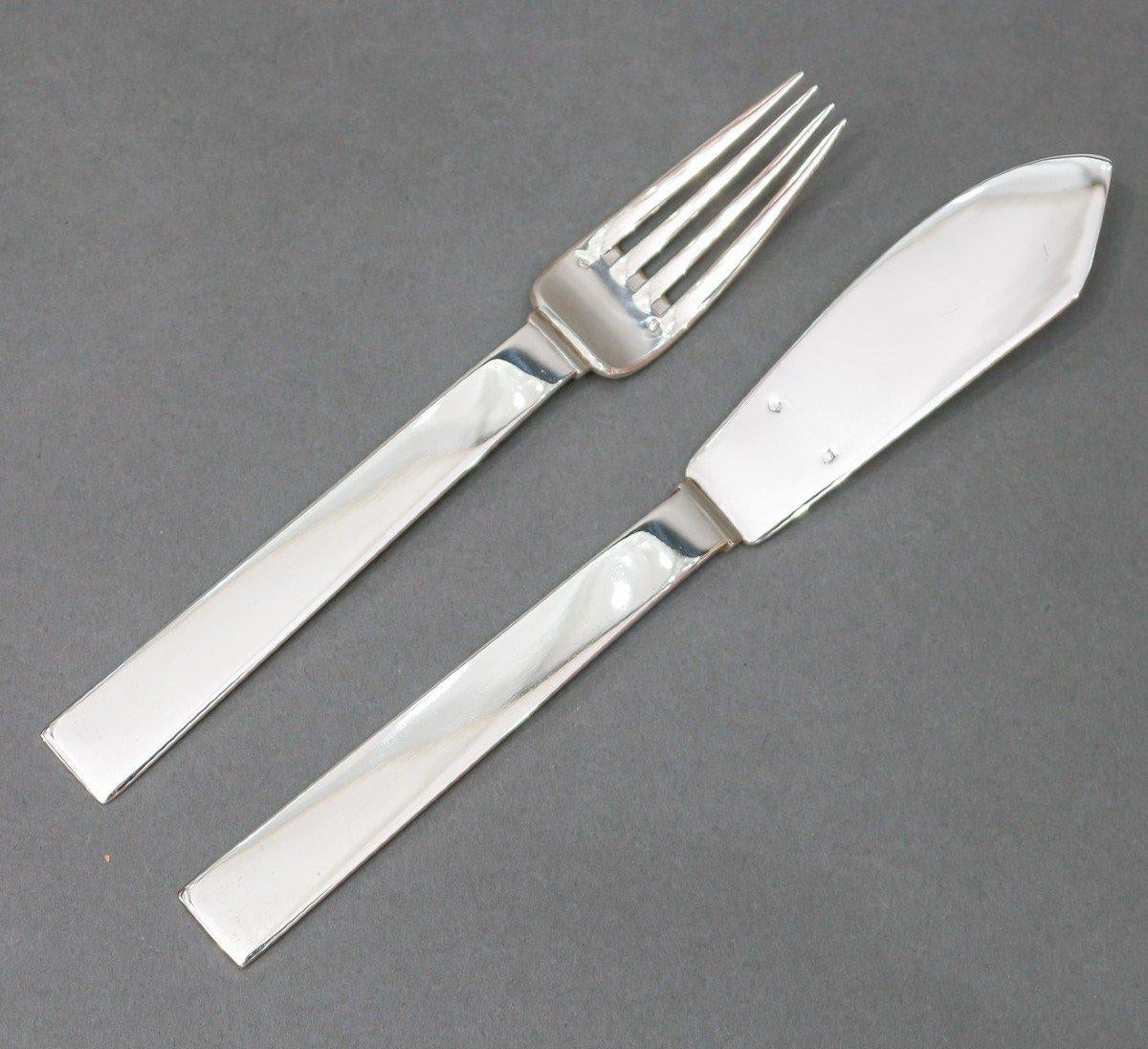 Set of 12 fish cutlery forks and knives in solid silver, 24 pieces, ART DECO period model, circa 1930.
Documentation 