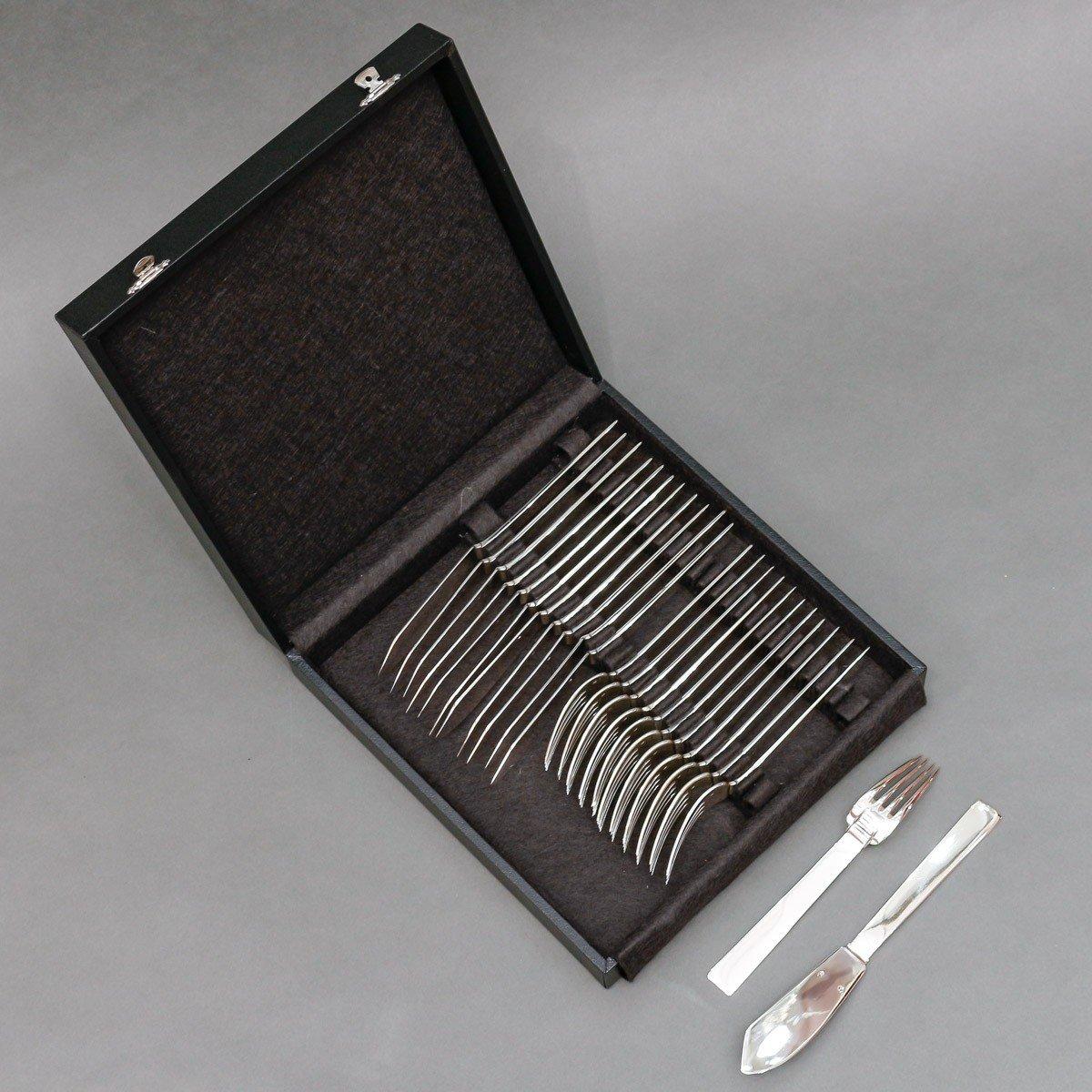 Sterling Silver Lapparra – Box Of 12 Silver Fish Cutlery Art Deco Period For Sale