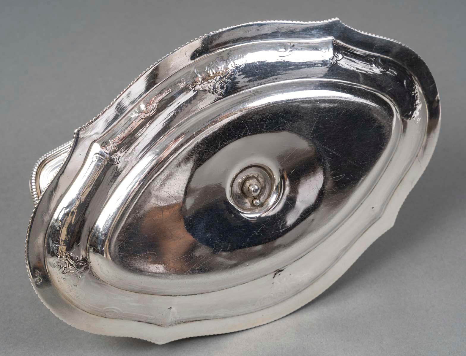 Lapparra - Plato para verduras y salsera de plata maciza Circa S. XIX en venta 11